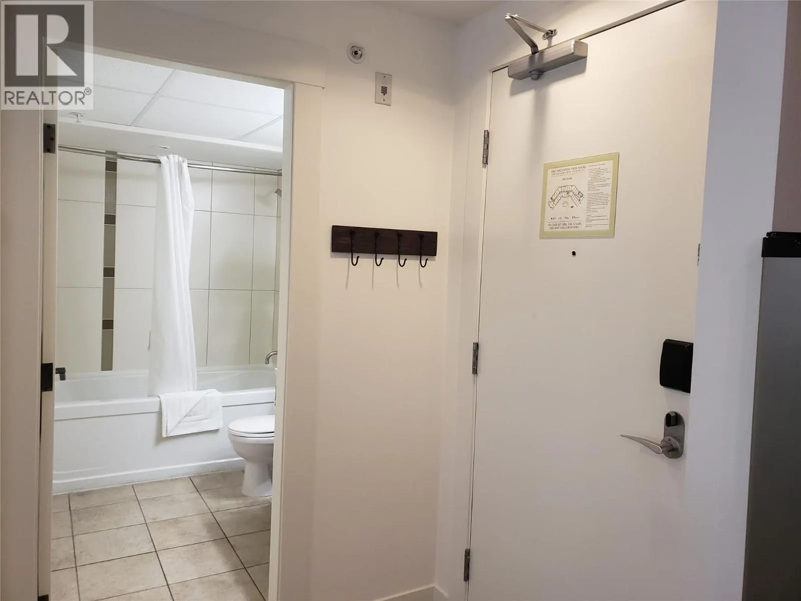 4200 LAKESHORE Drive Unit# 329
