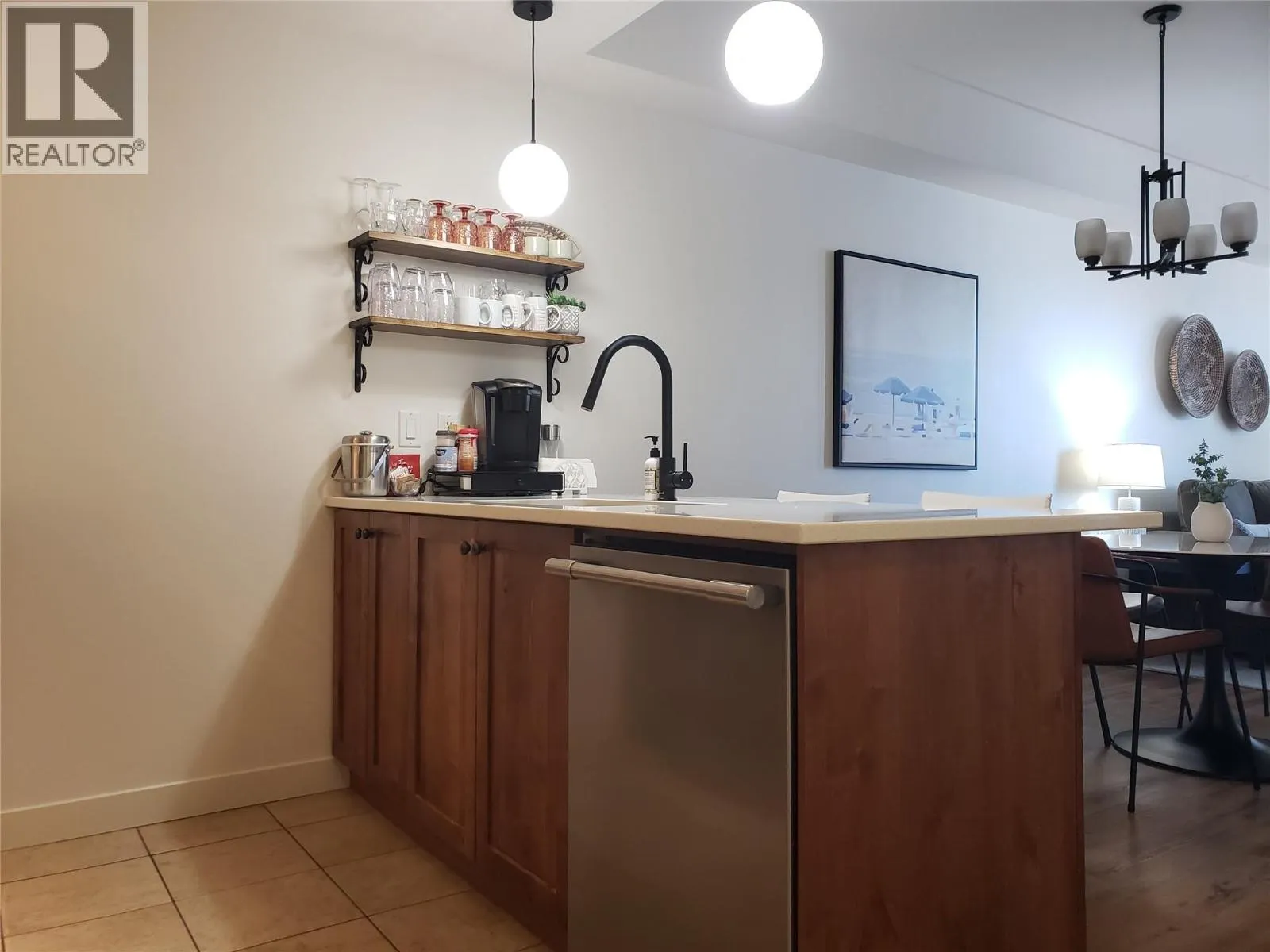 4200 LAKESHORE Drive Unit# 329