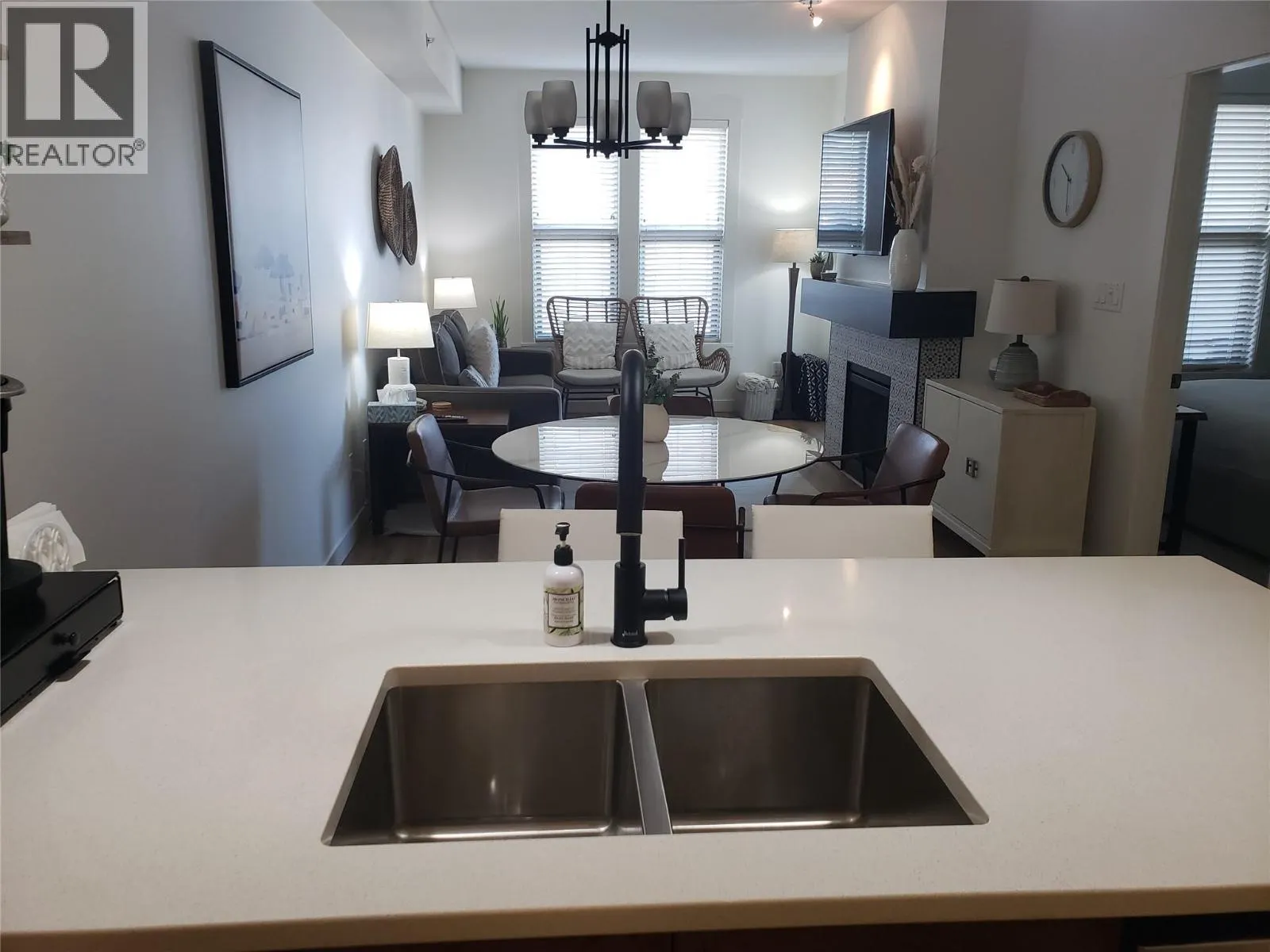 4200 LAKESHORE Drive Unit# 329