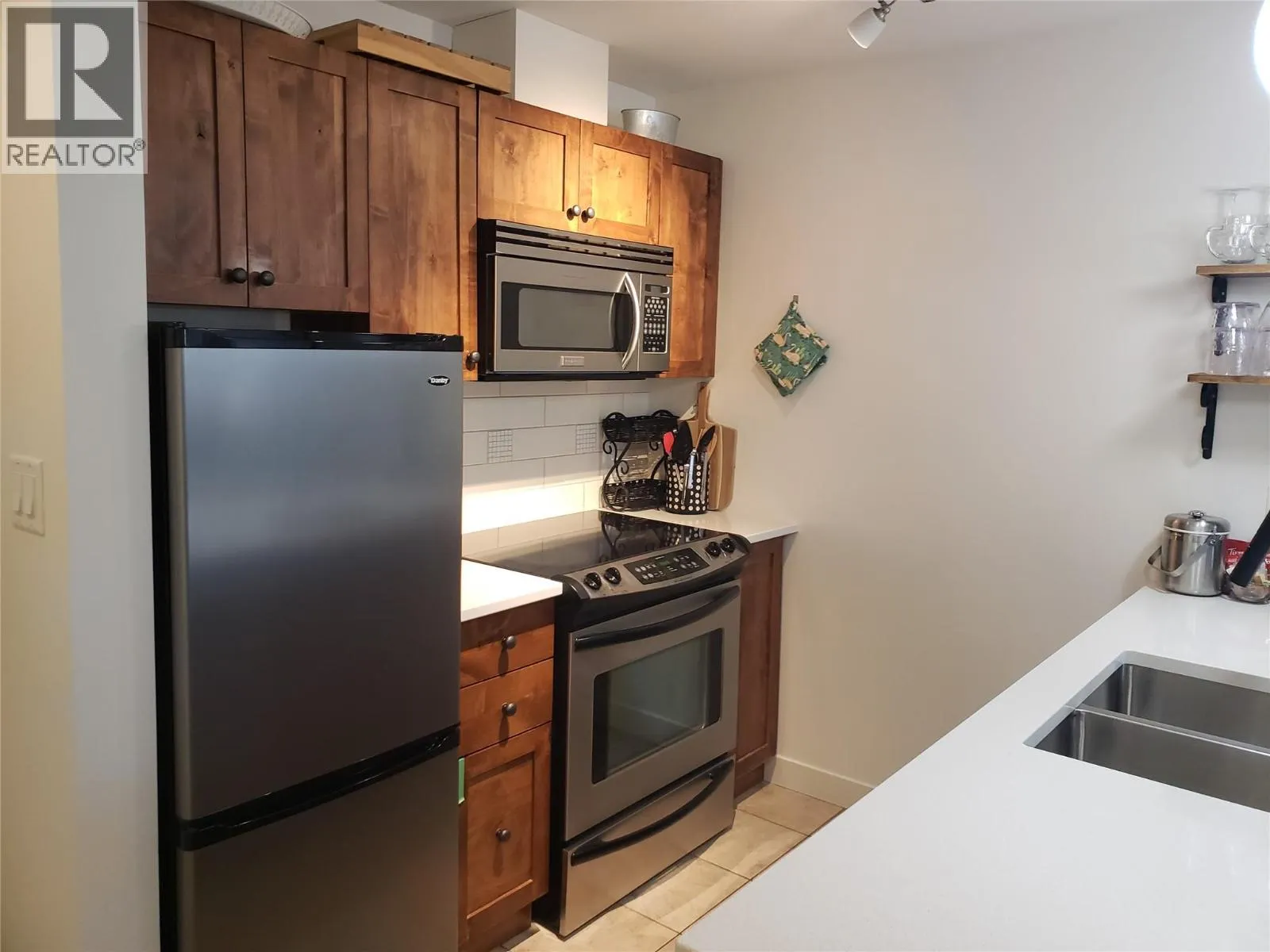 4200 LAKESHORE Drive Unit# 329