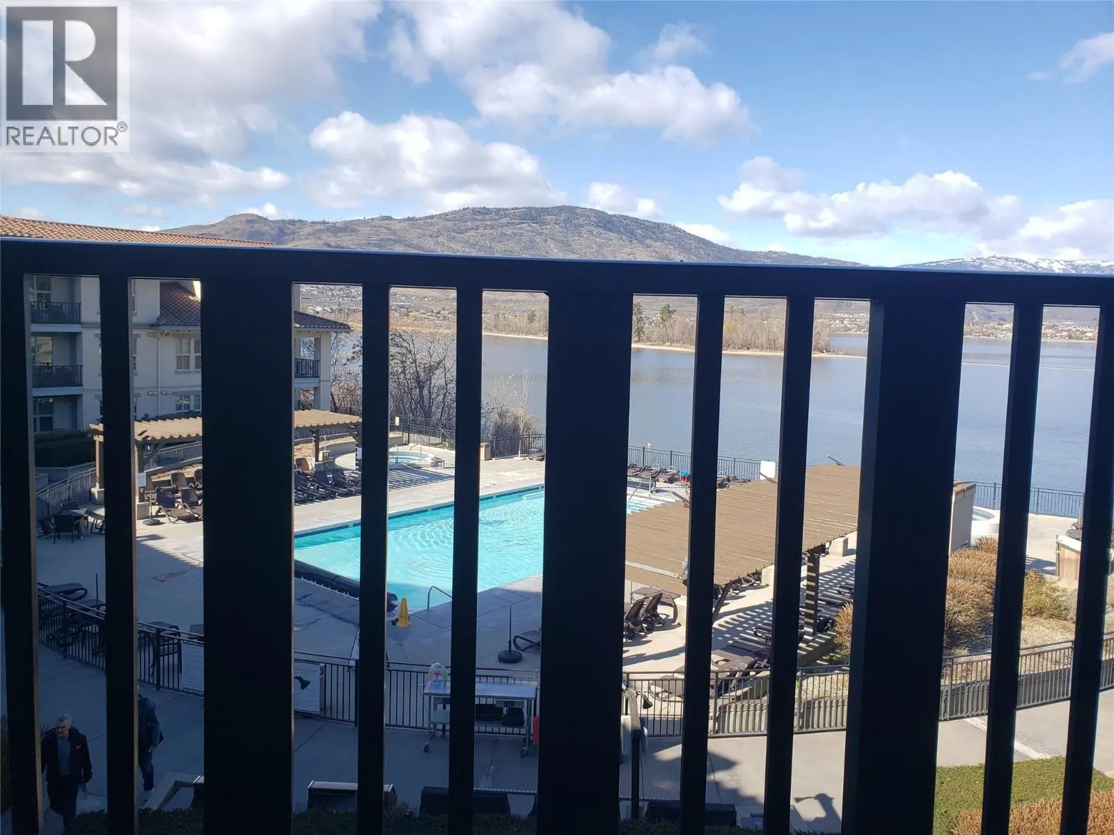 4200 LAKESHORE Drive Unit# 329