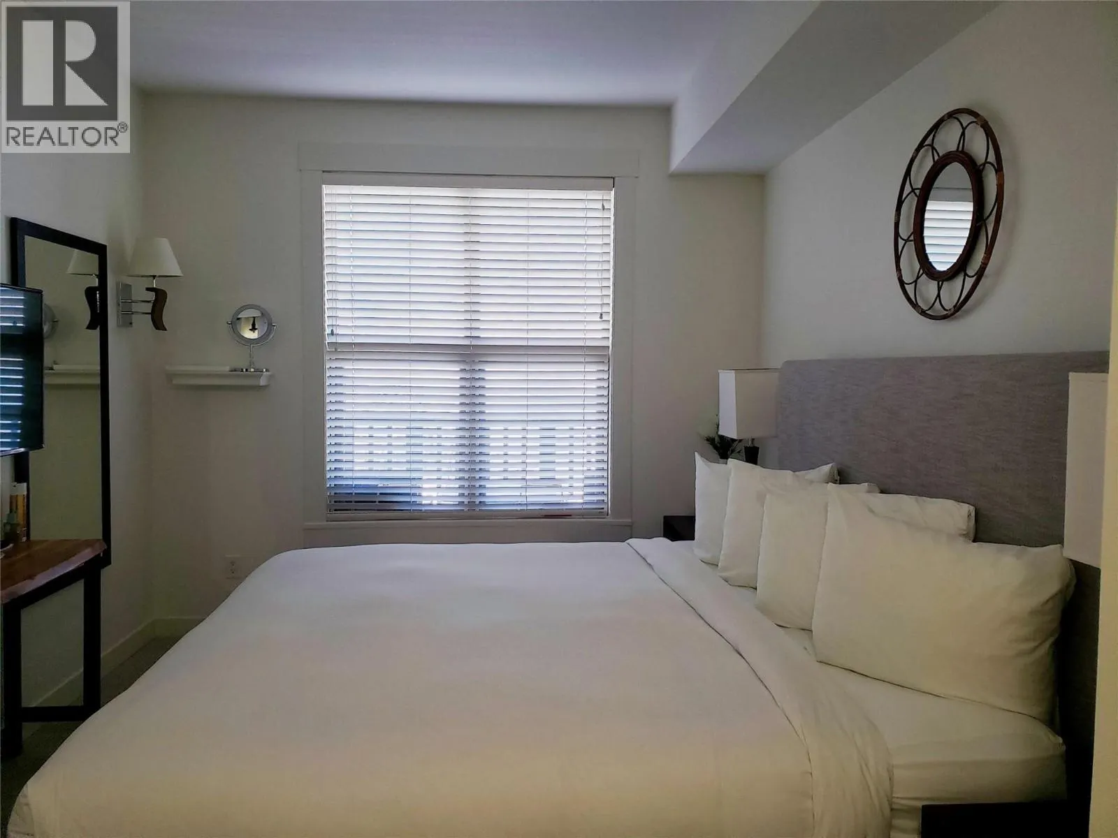 4200 LAKESHORE Drive Unit# 329