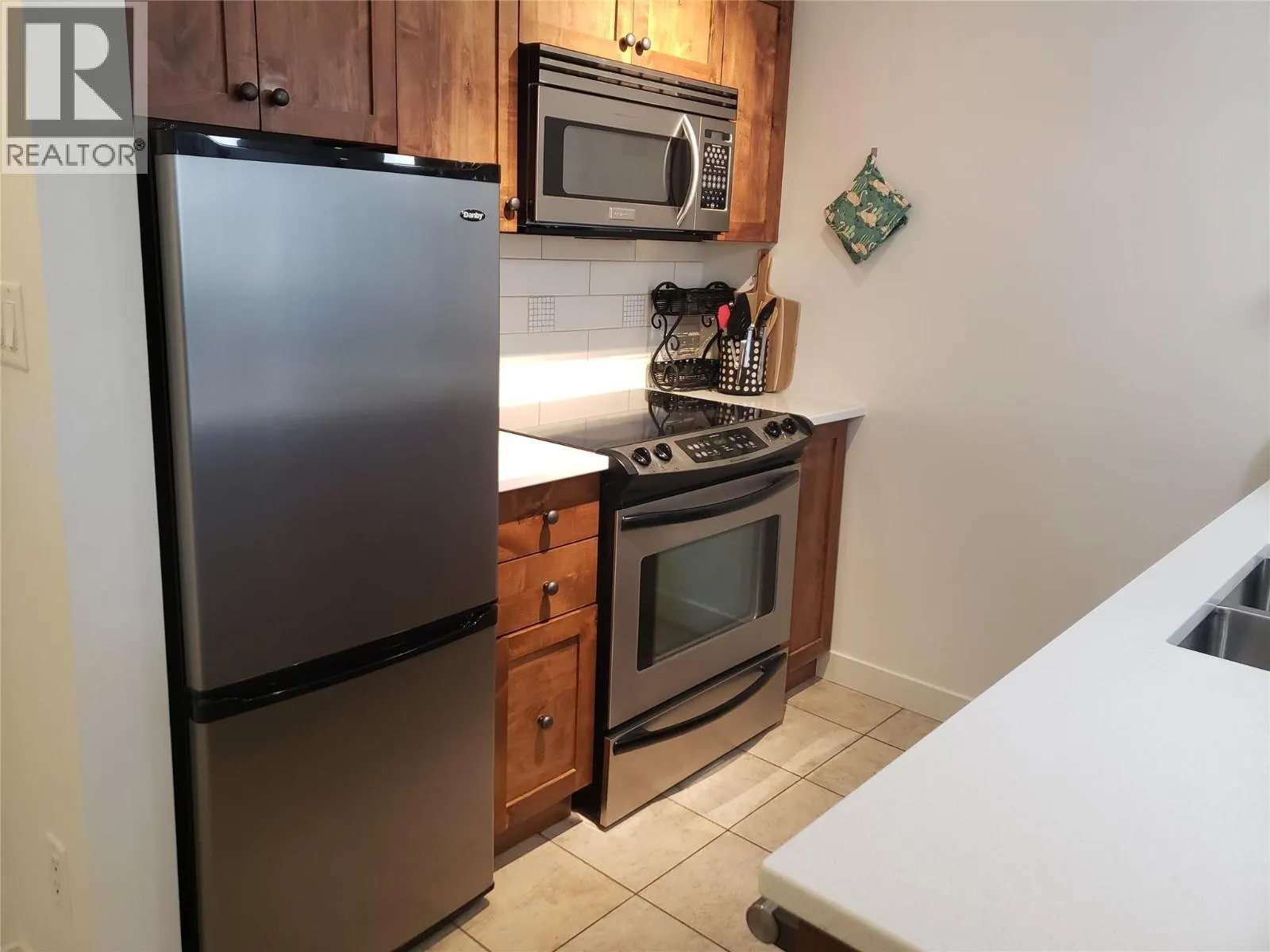 4200 LAKESHORE Drive Unit# 329