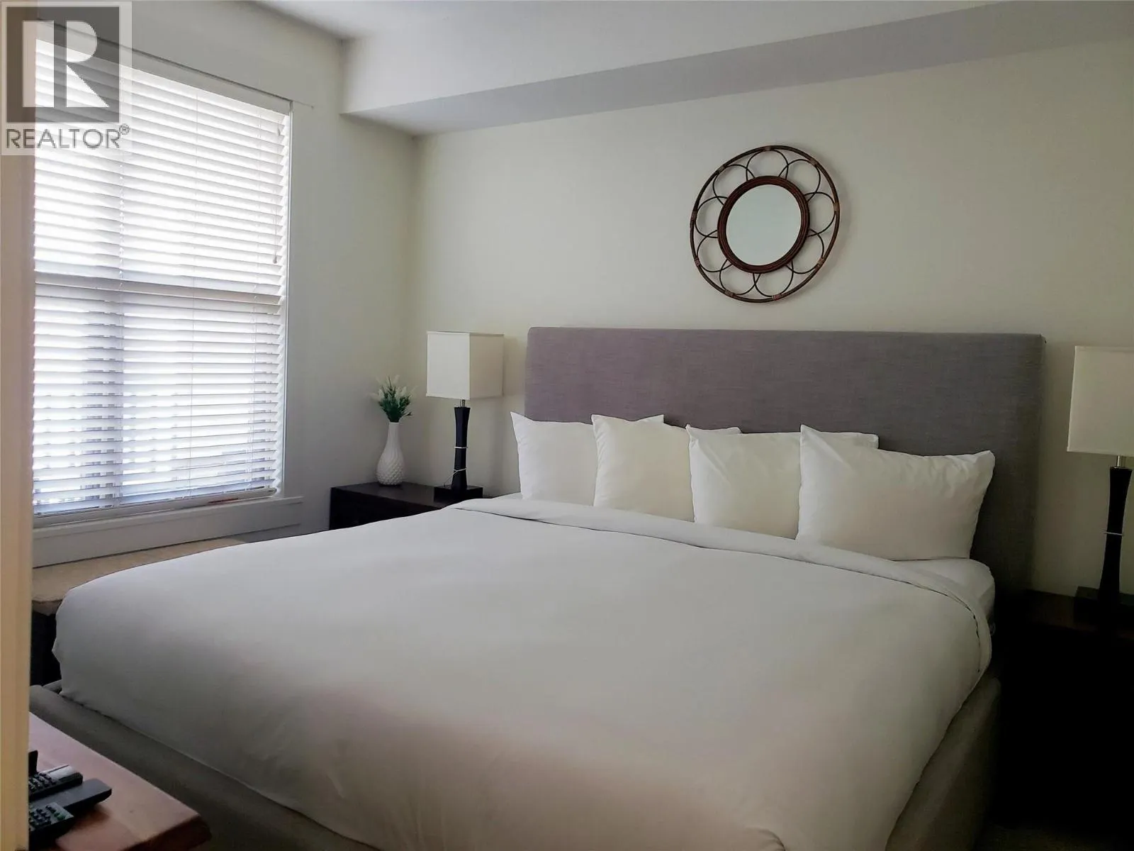 4200 LAKESHORE Drive Unit# 329
