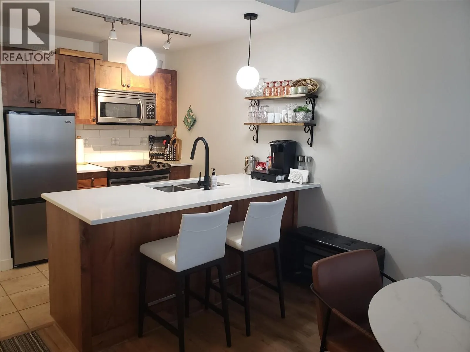4200 LAKESHORE Drive Unit# 329