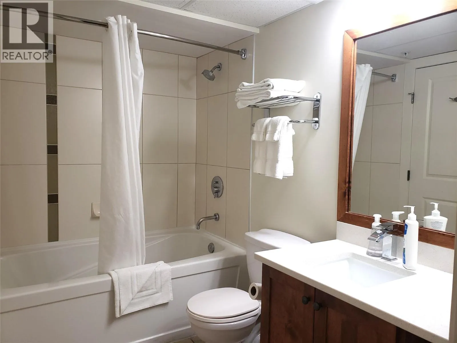 4200 LAKESHORE Drive Unit# 329