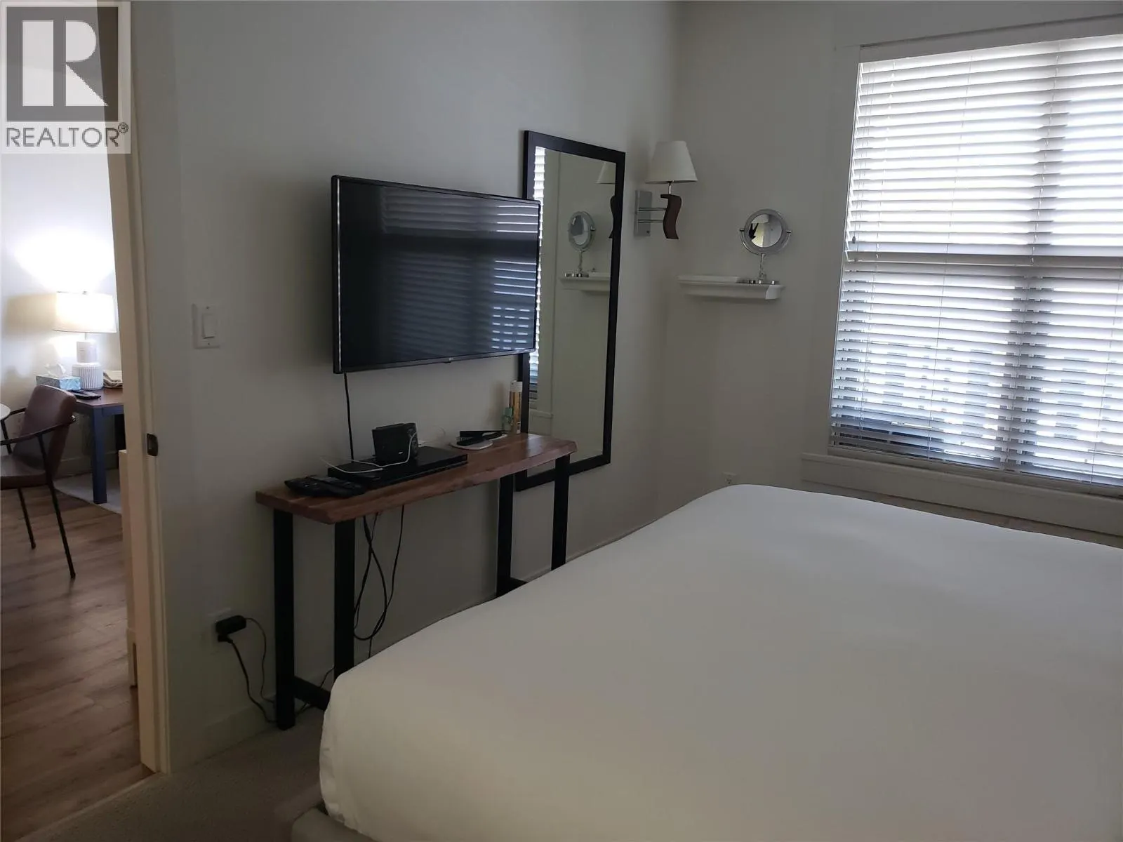 4200 LAKESHORE Drive Unit# 329