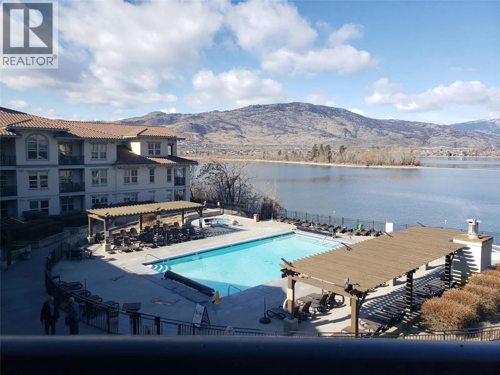 4200 LAKESHORE Drive Unit# 329