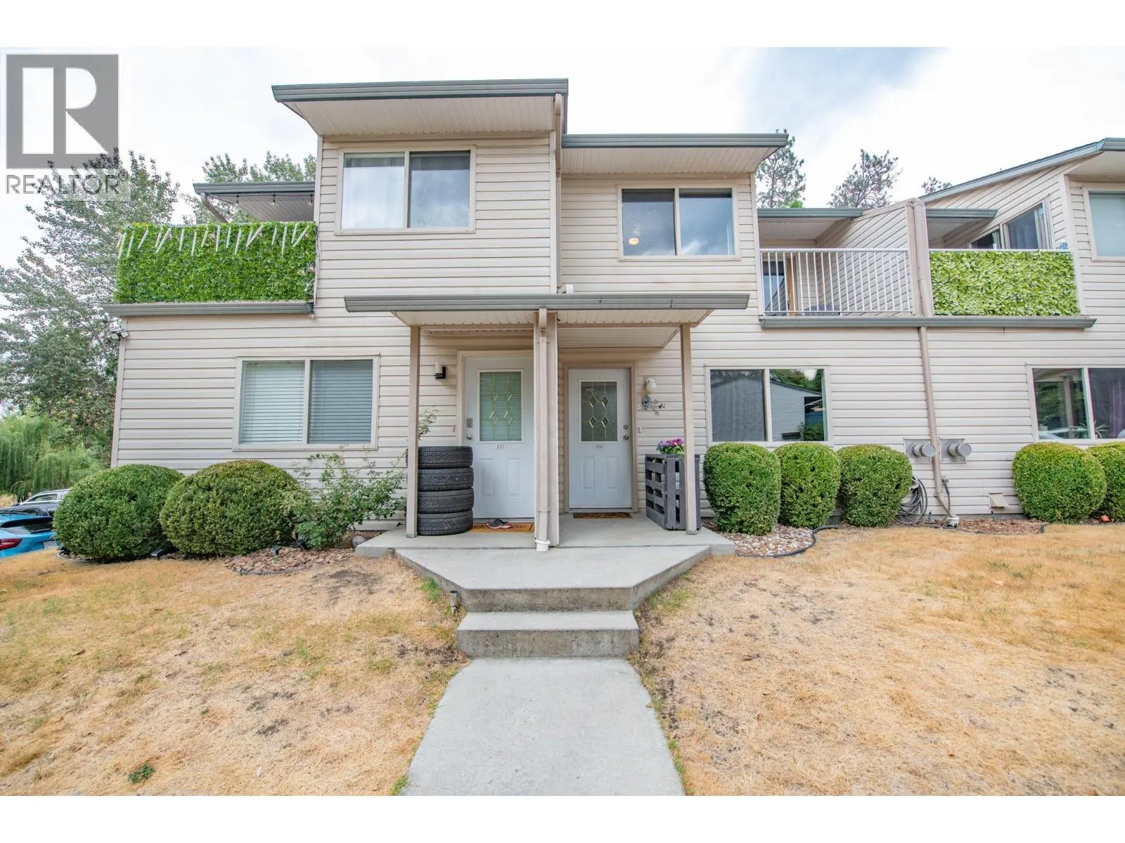 1607 43 Avenue Unit# 202