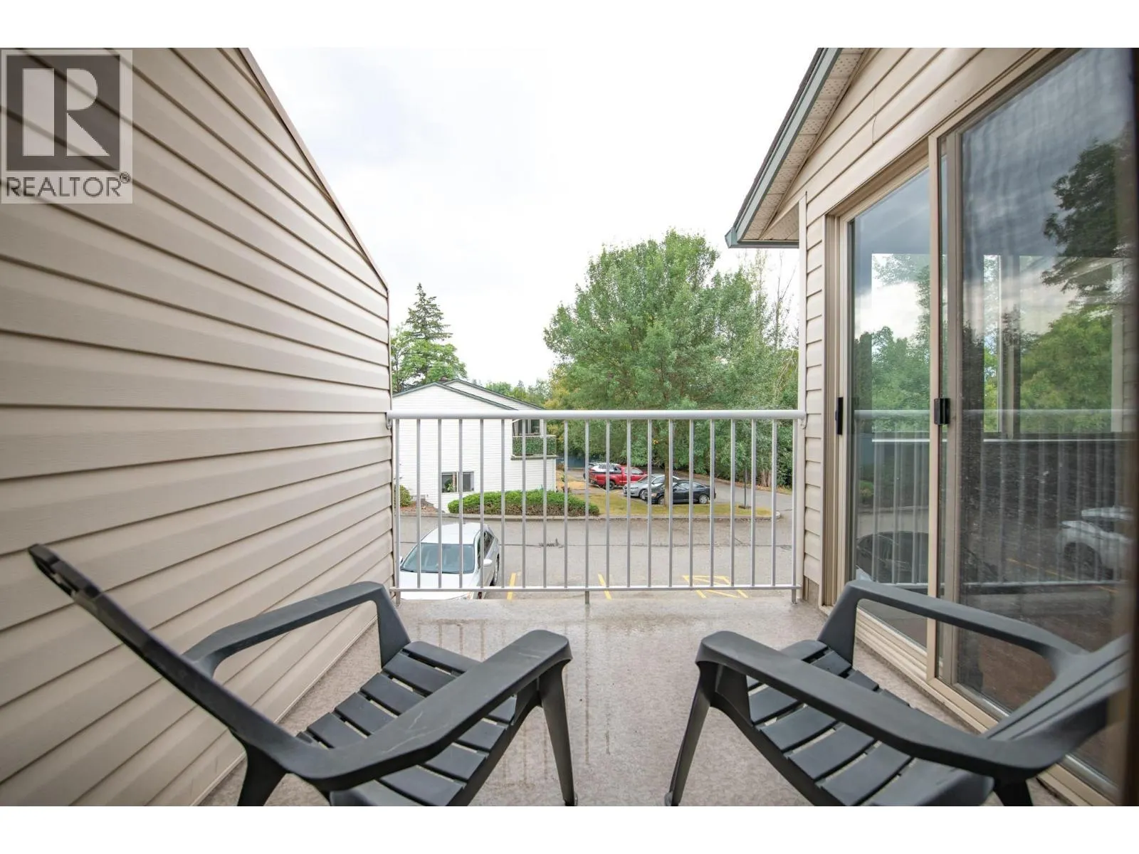 1607 43 Avenue Unit# 202