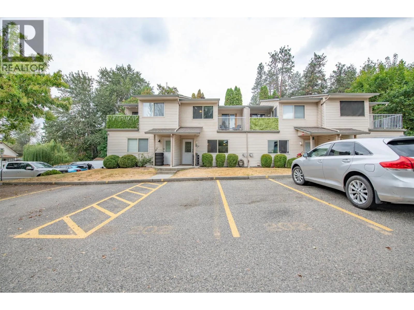 1607 43 Avenue Unit# 202