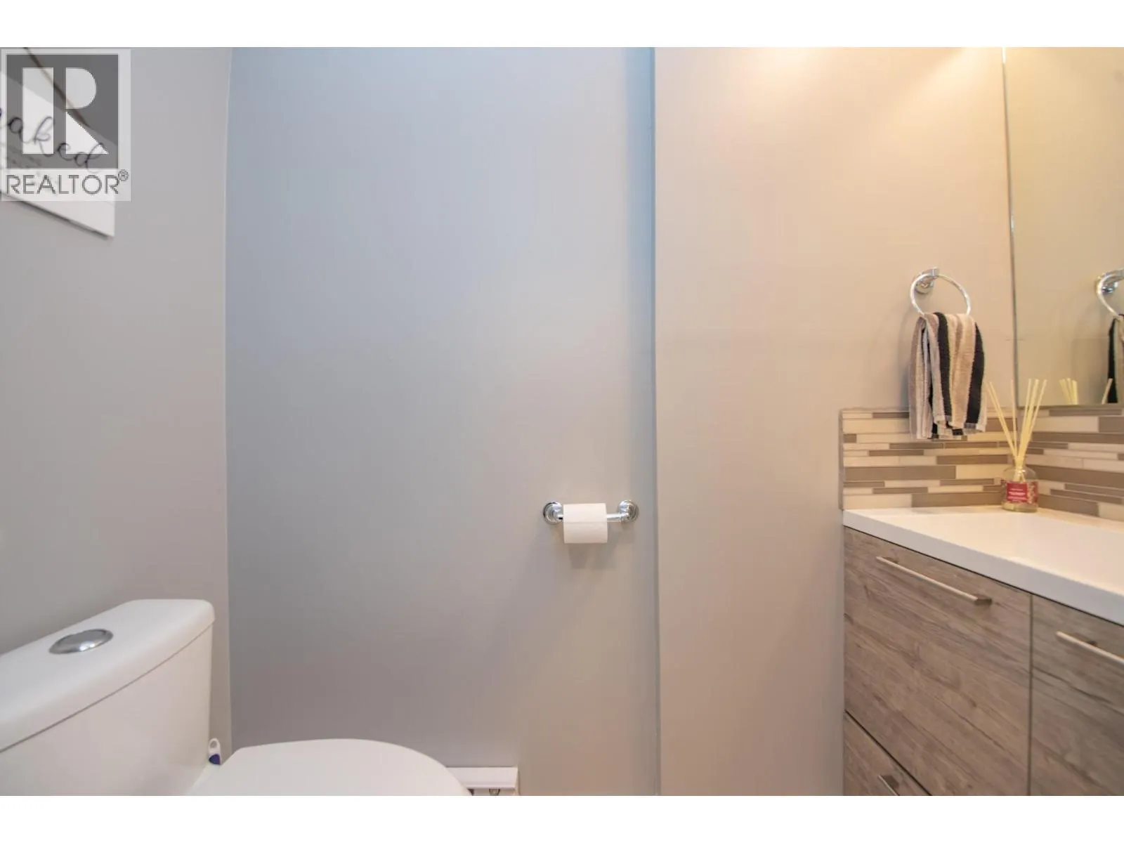 1607 43 Avenue Unit# 202