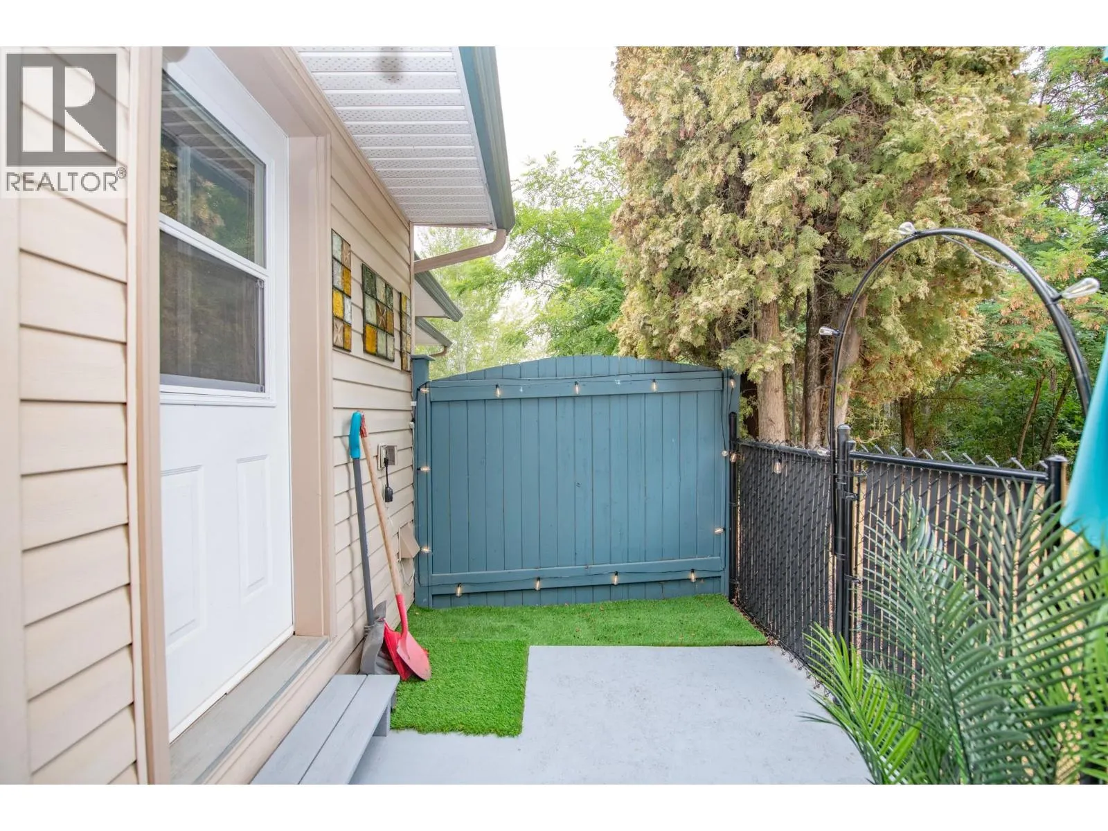 1607 43 Avenue Unit# 202