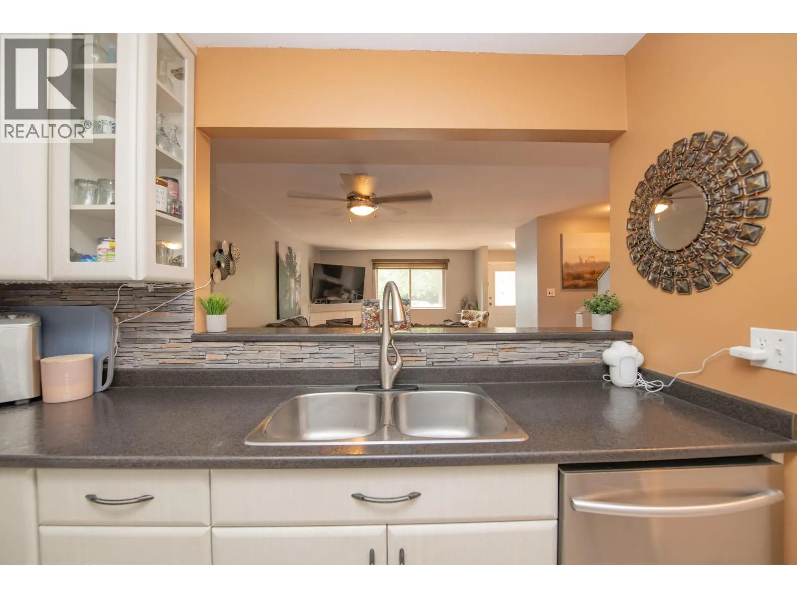 1607 43 Avenue Unit# 202