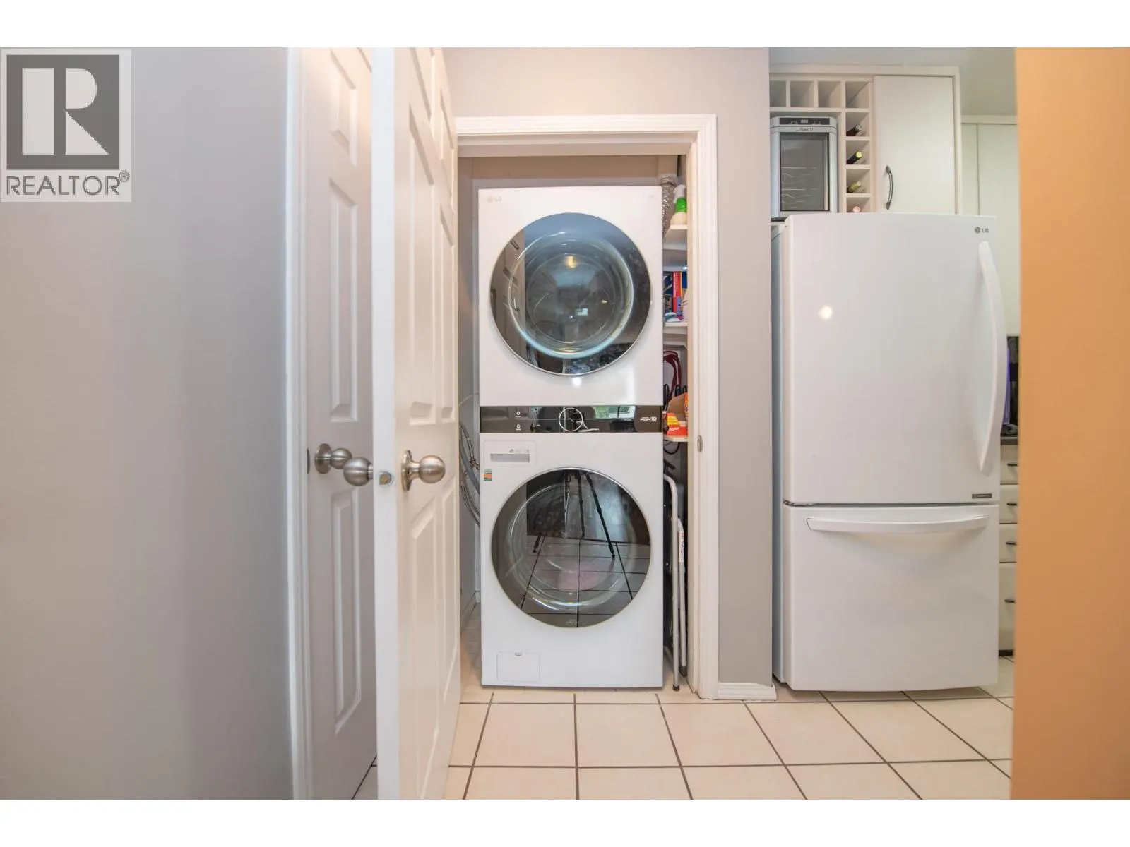 1607 43 Avenue Unit# 202