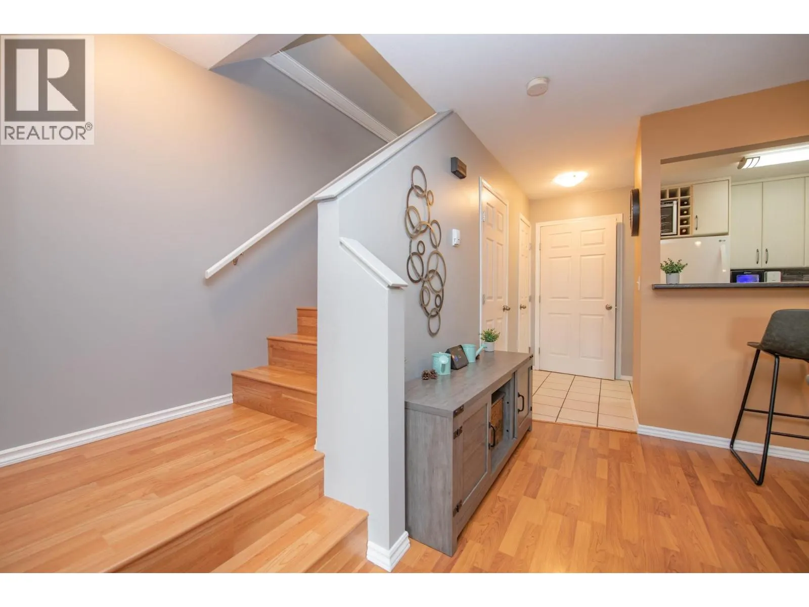 1607 43 Avenue Unit# 202