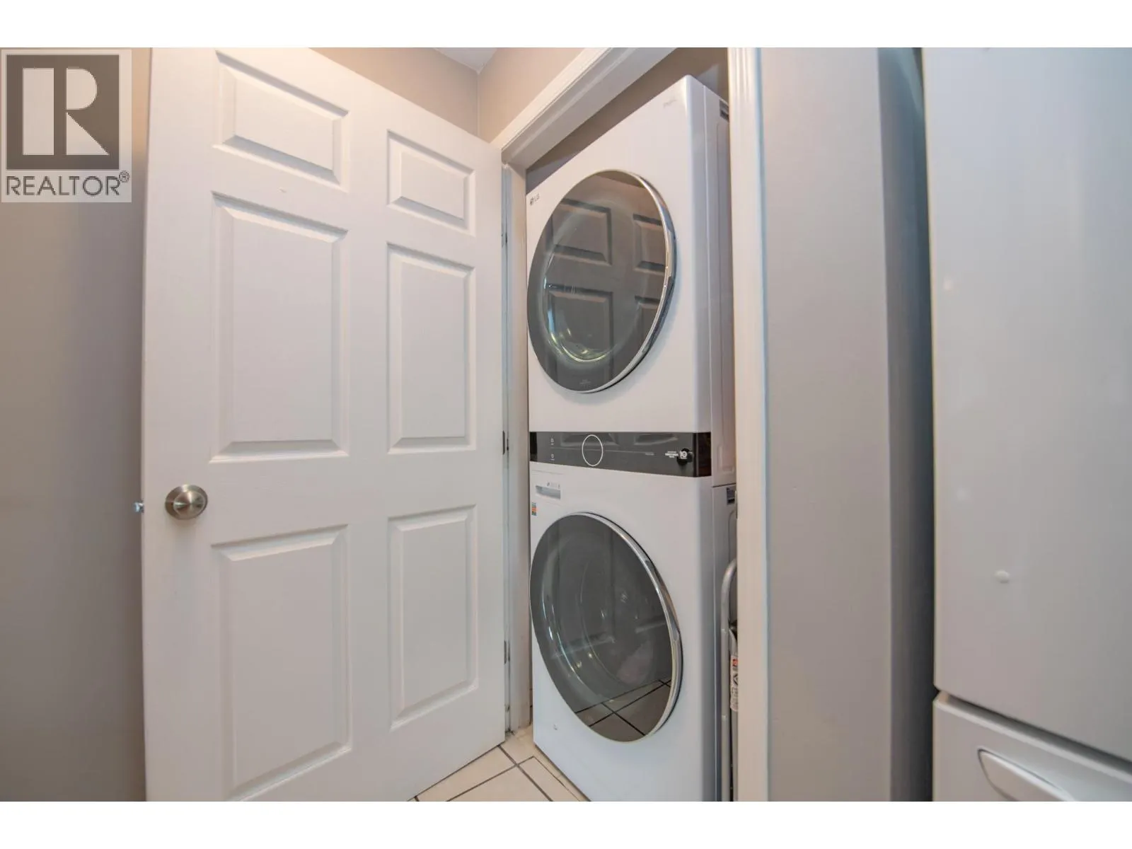 1607 43 Avenue Unit# 202