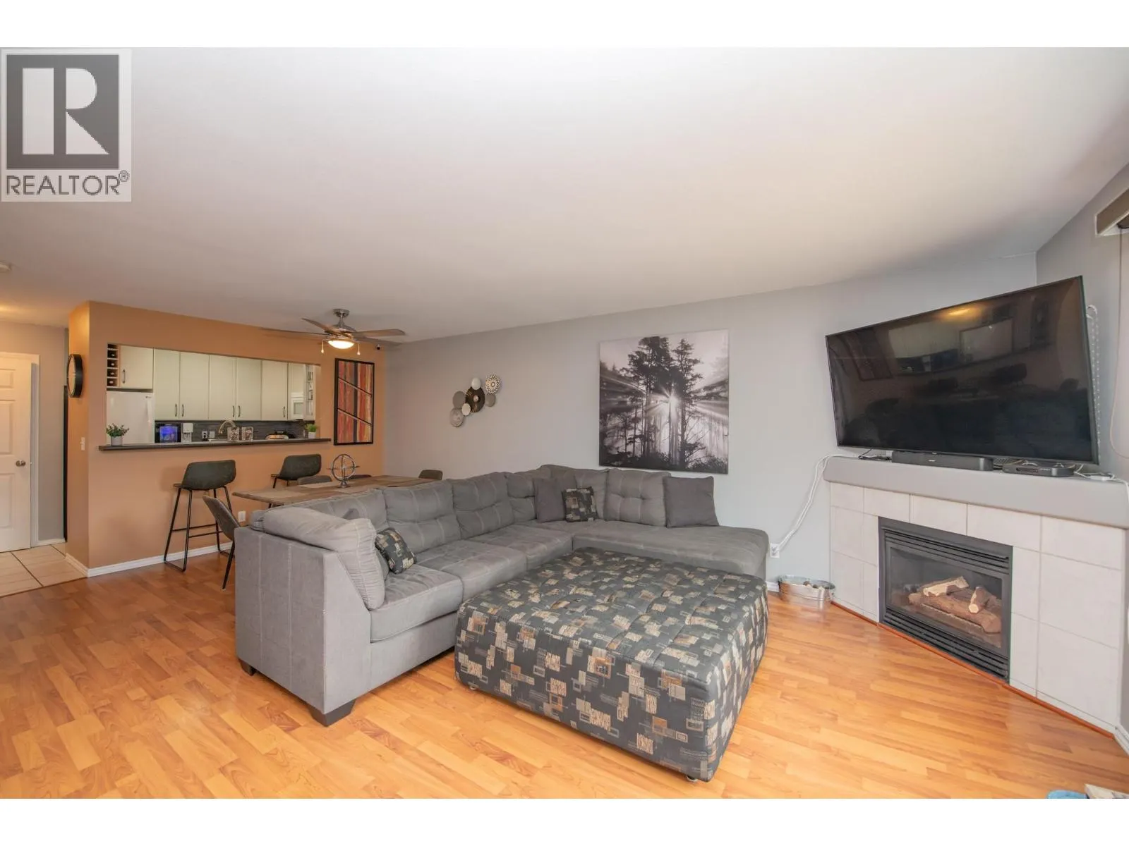 1607 43 Avenue Unit# 202