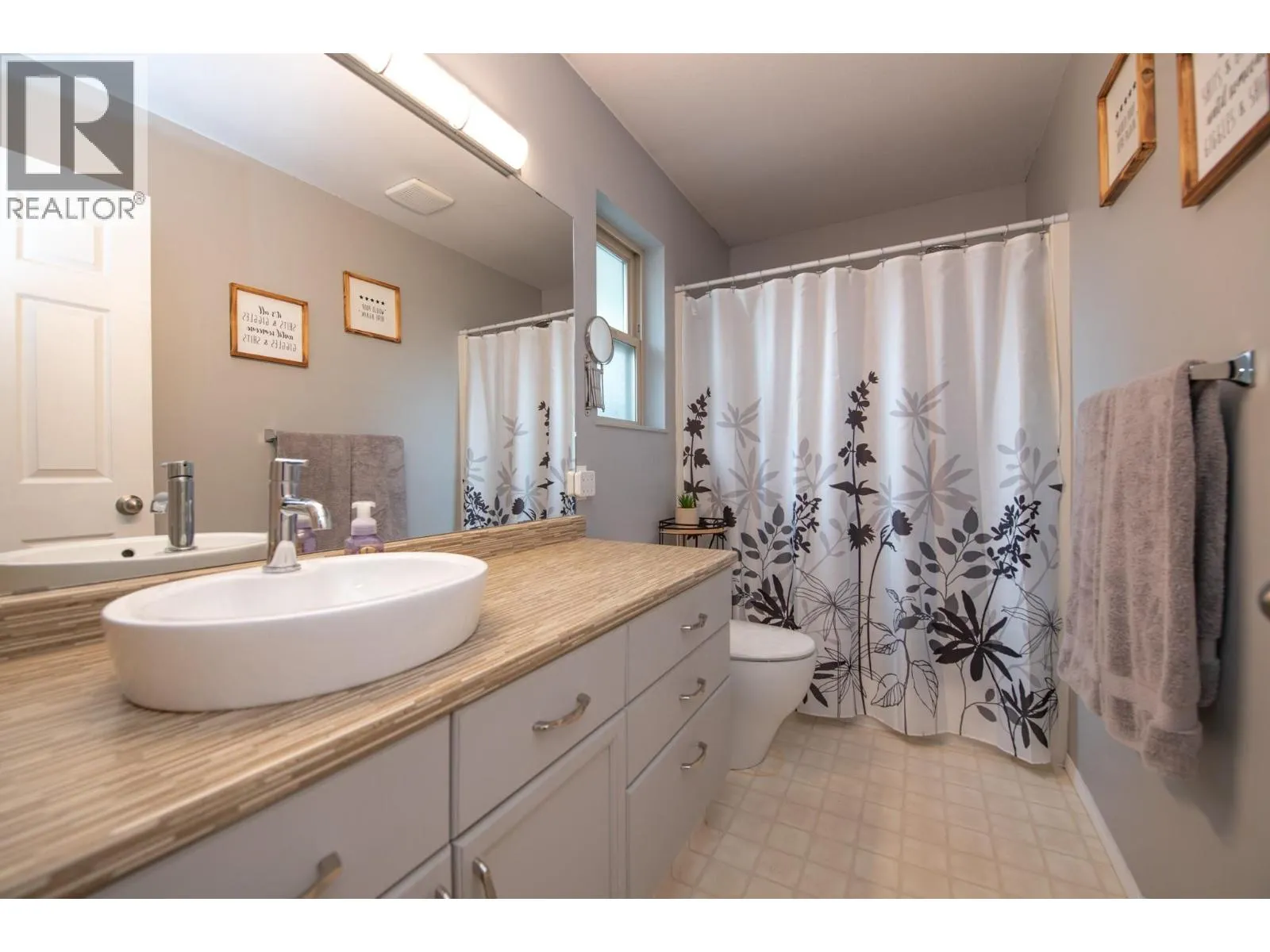 1607 43 Avenue Unit# 202
