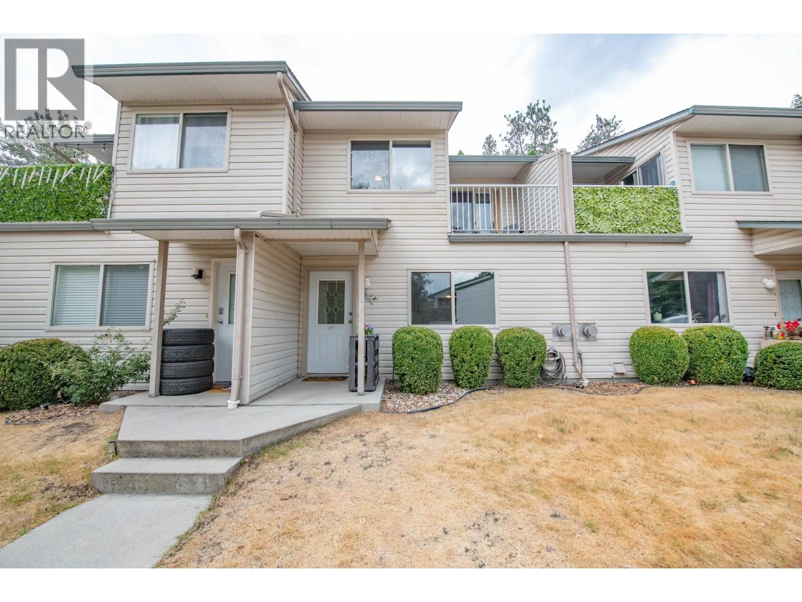 1607 43 Avenue Unit# 202