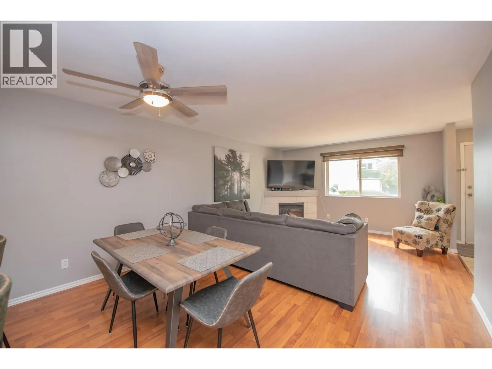 1607 43 Avenue Unit# 202