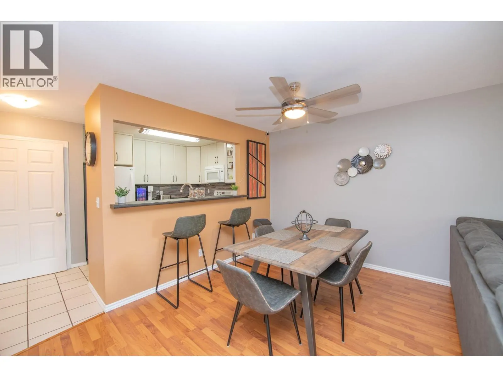 1607 43 Avenue Unit# 202