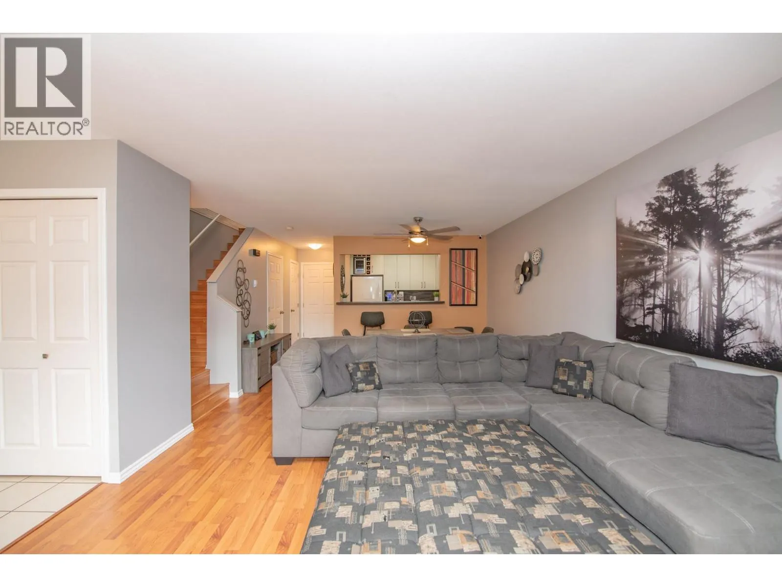 1607 43 Avenue Unit# 202