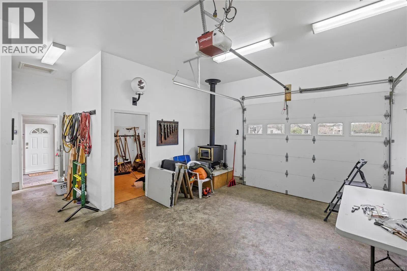 615 Chinook Ave