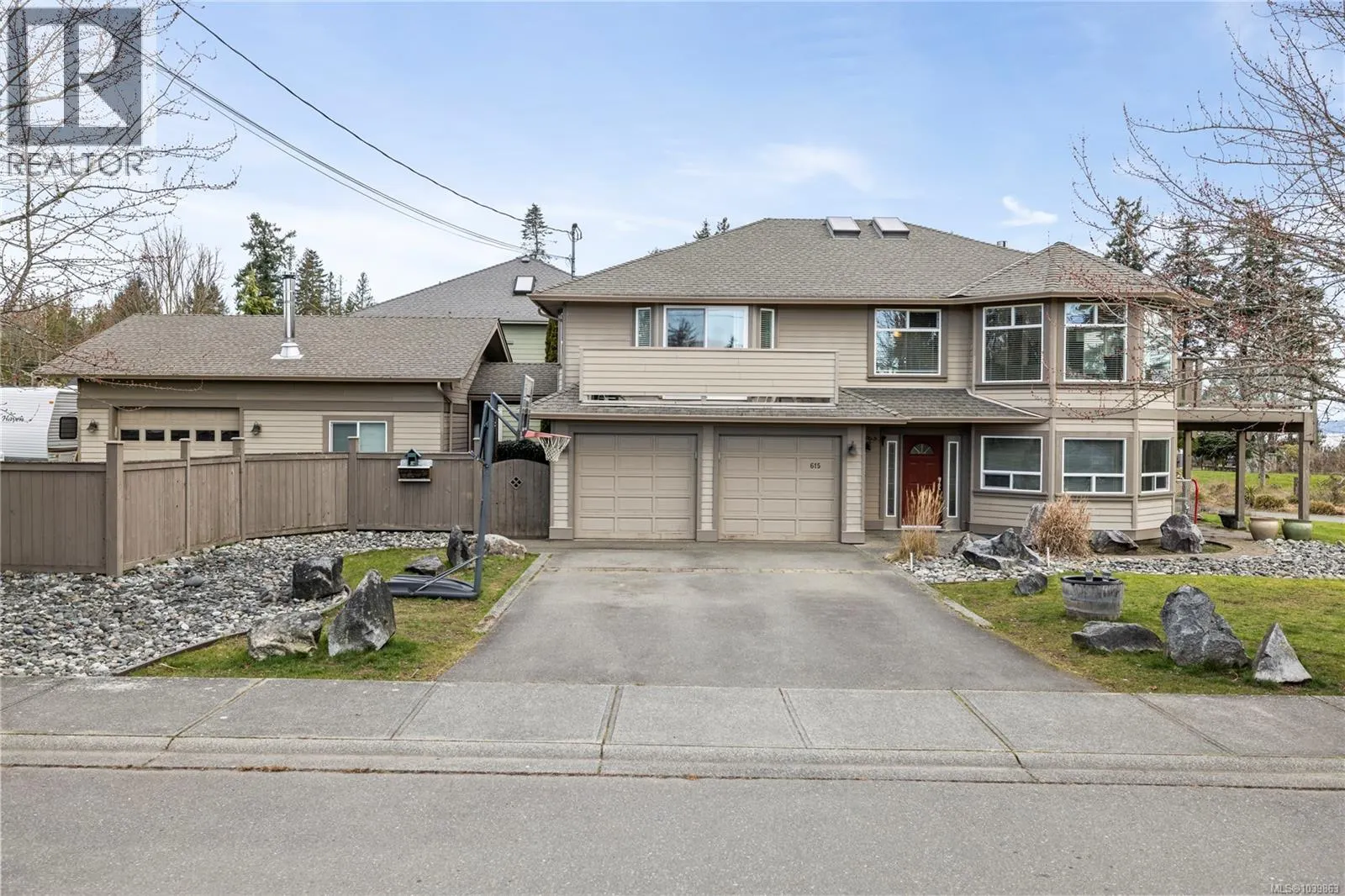 615 Chinook Ave