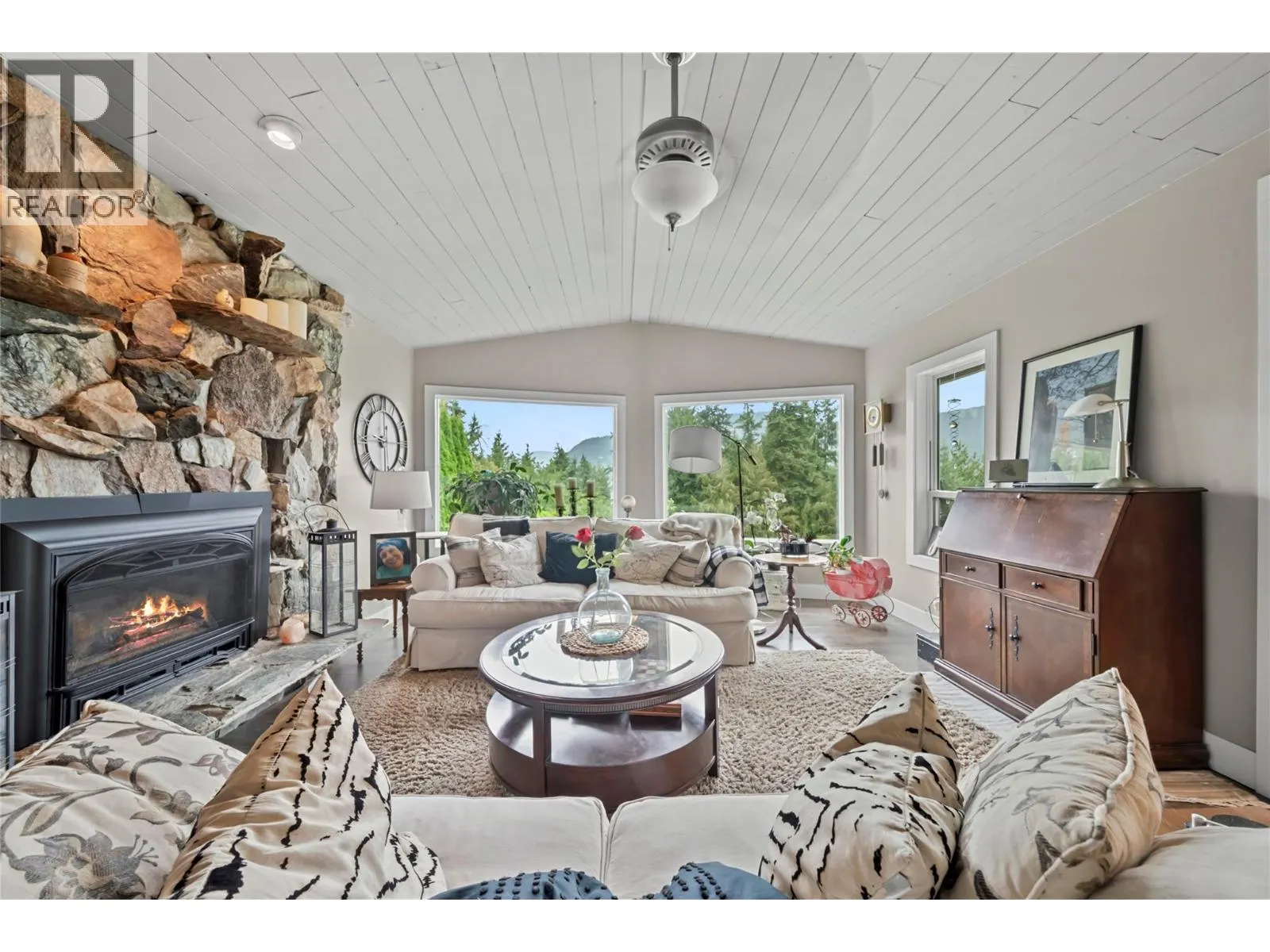 2880 Chalet Drive