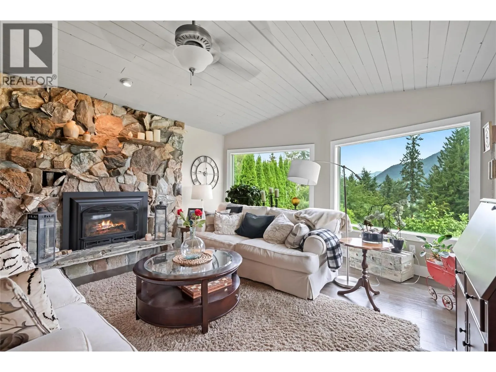 2880 Chalet Drive