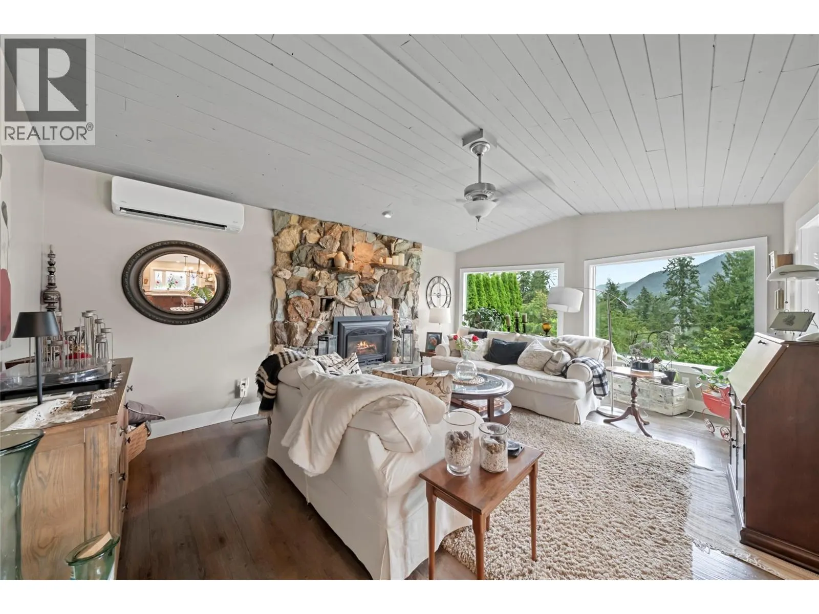 2880 Chalet Drive