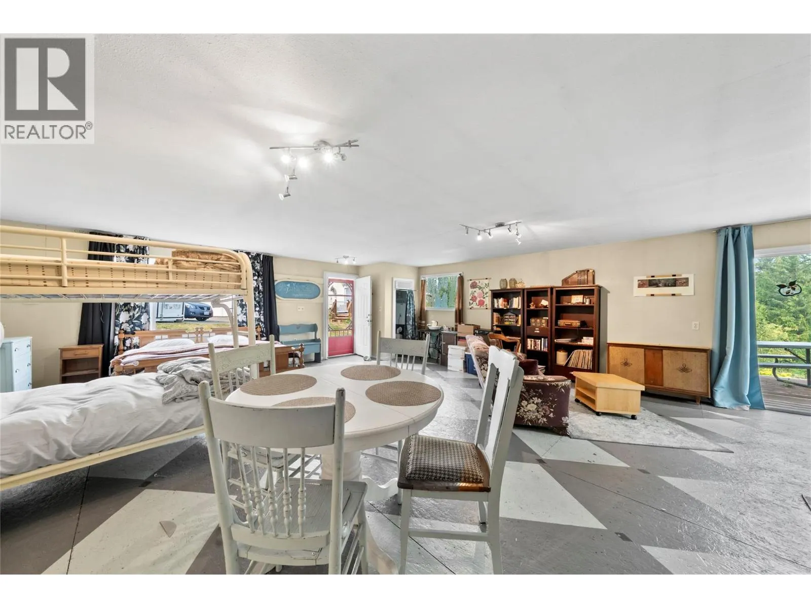 6271 Eagle Bay Road