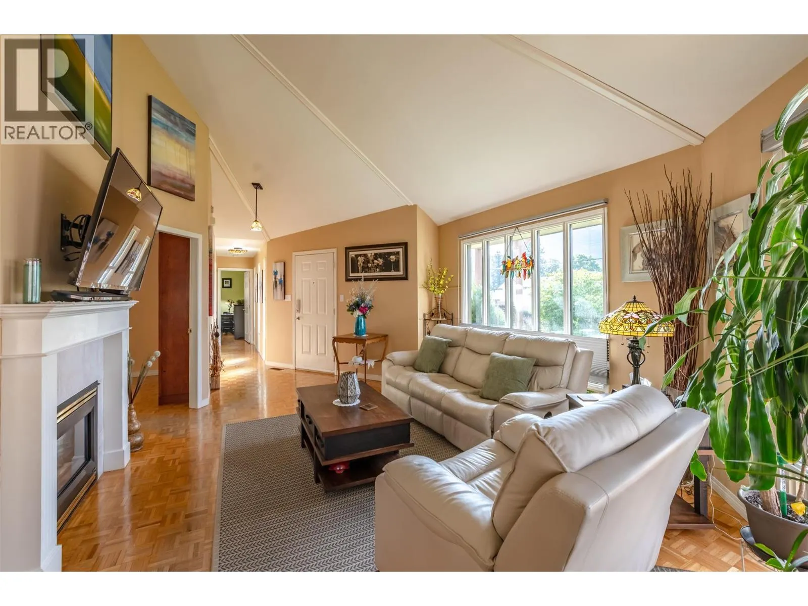 4744 Lakeside Road