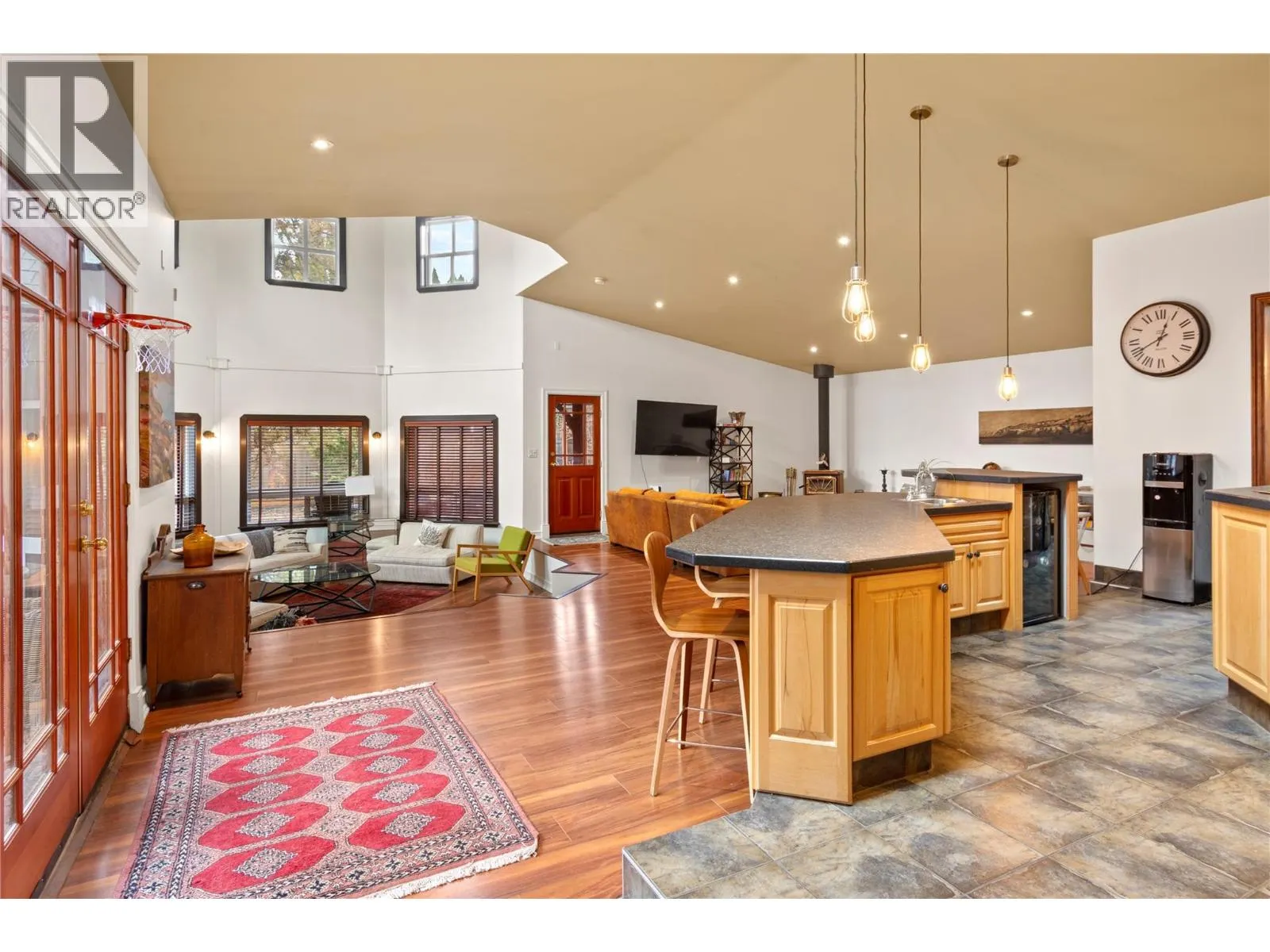 335 MIDDLE BENCH Road