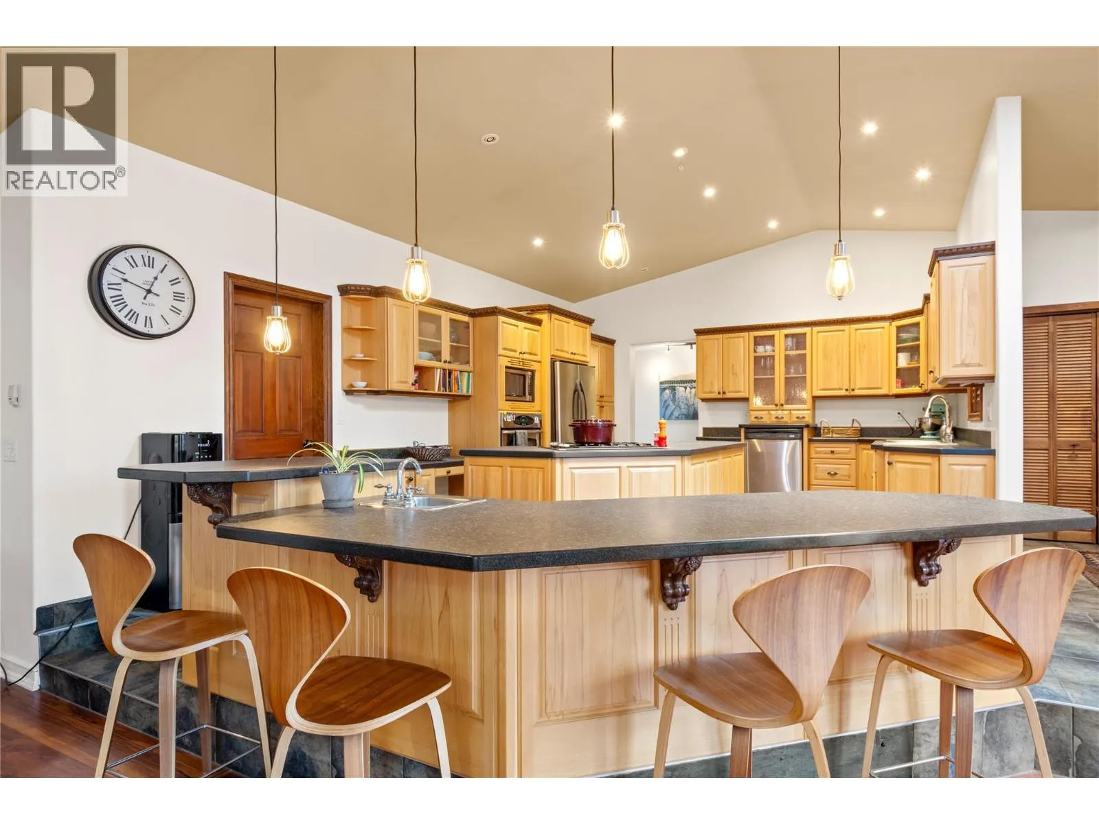 335 MIDDLE BENCH Road