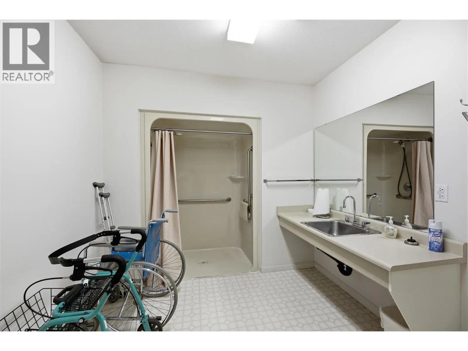 945 Lawrence Avenue Unit# 207