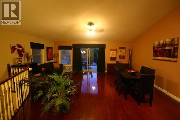 3527 Lakeshore Road