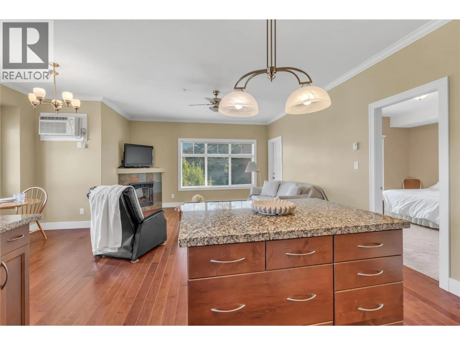 240 Wade Avenue Unit# 401