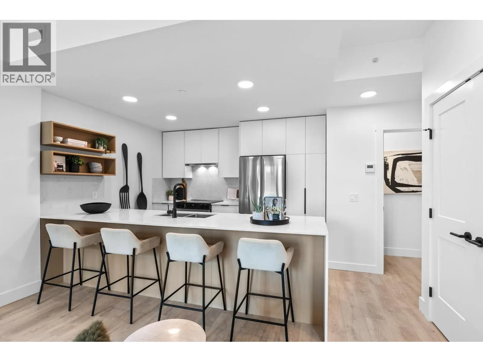 620 Coronation Avenue Unit# 102