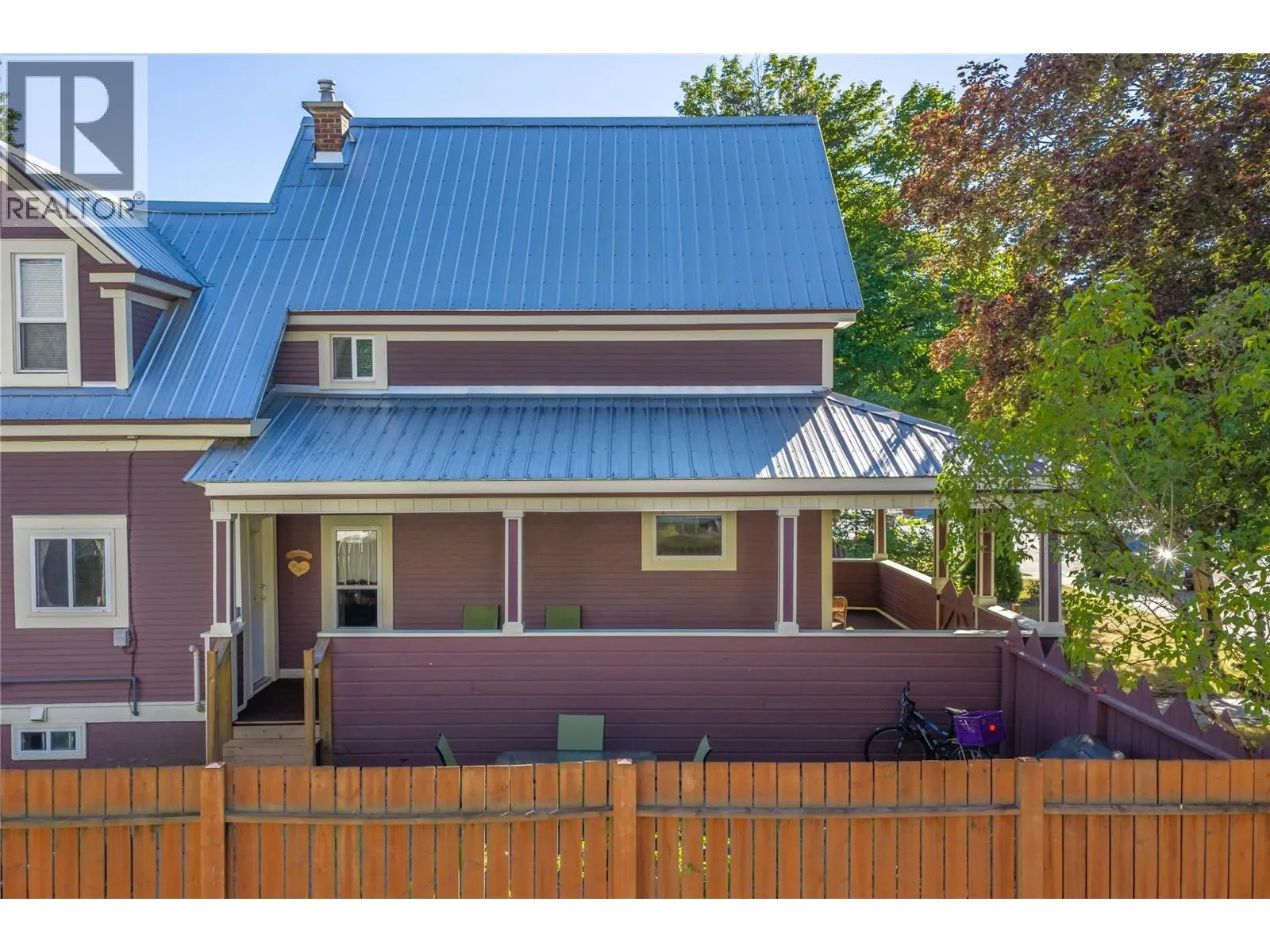 408 & 410 Mackenzie Avenue