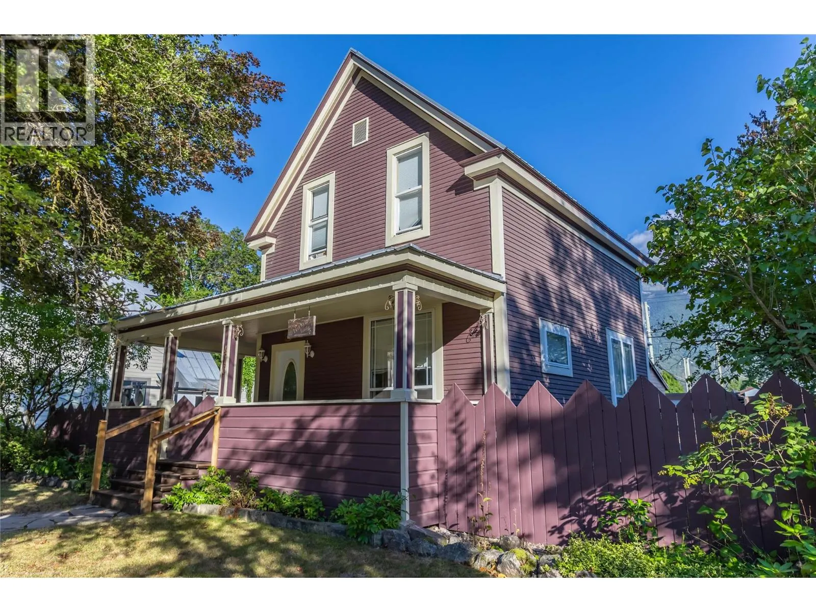 408 & 410 Mackenzie Avenue