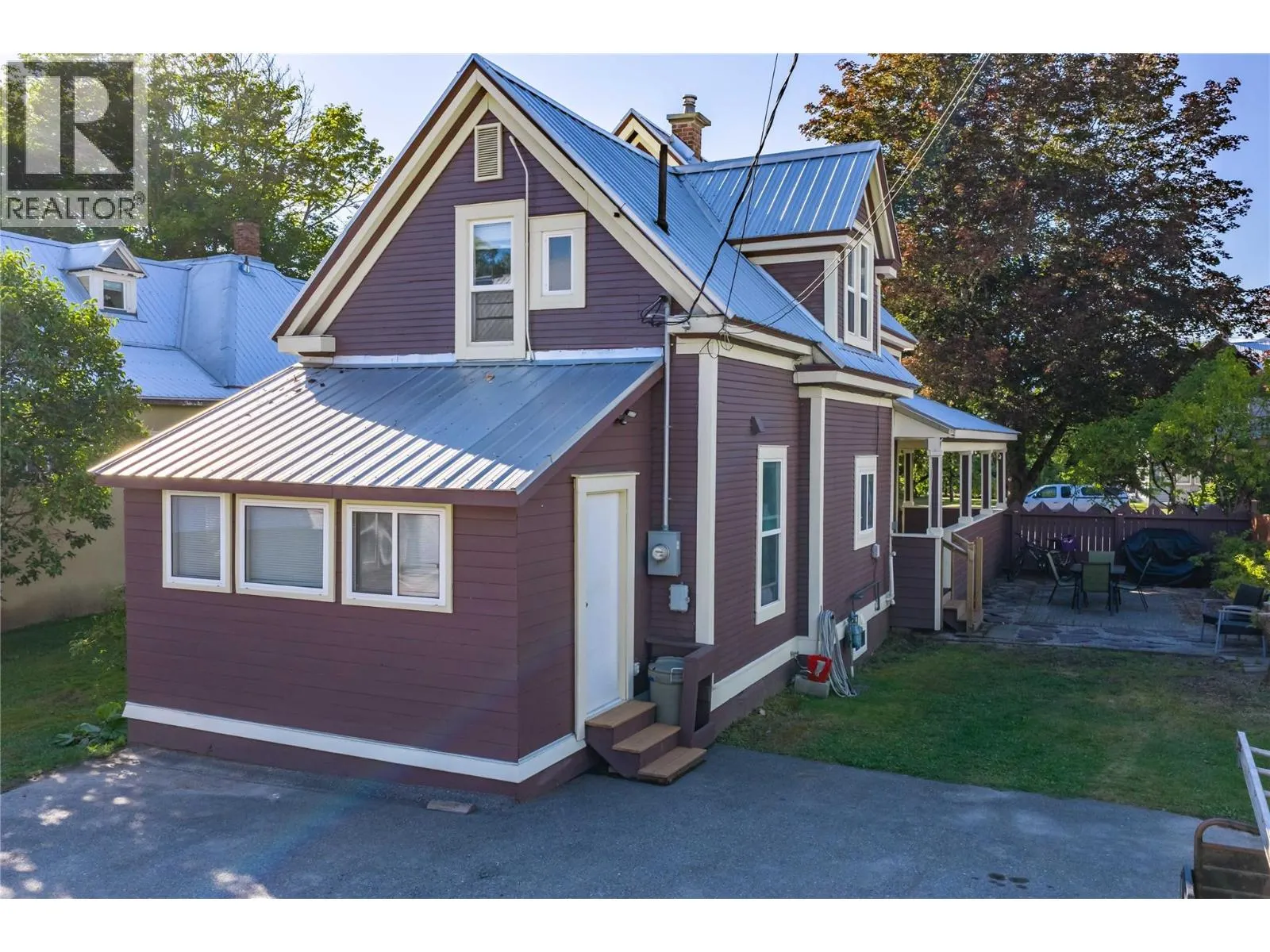 408 & 410 Mackenzie Avenue