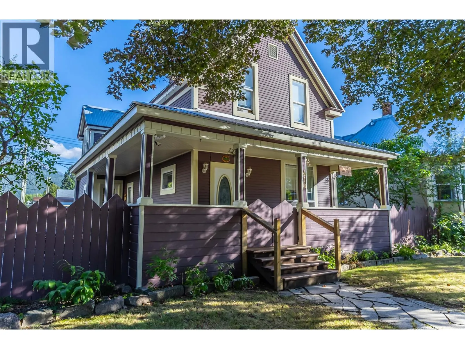 408 & 410 Mackenzie Avenue