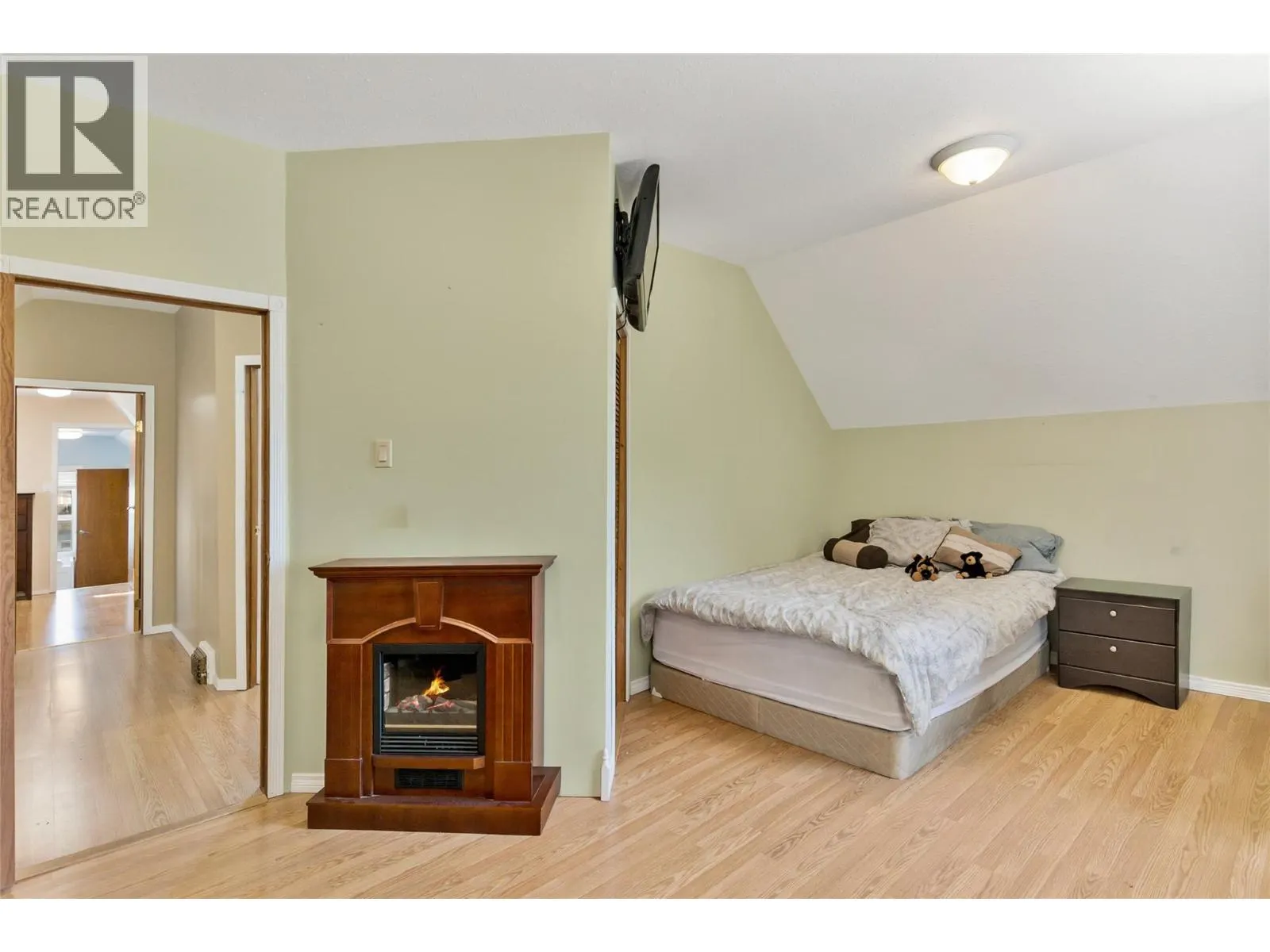 408 & 410 Mackenzie Avenue
