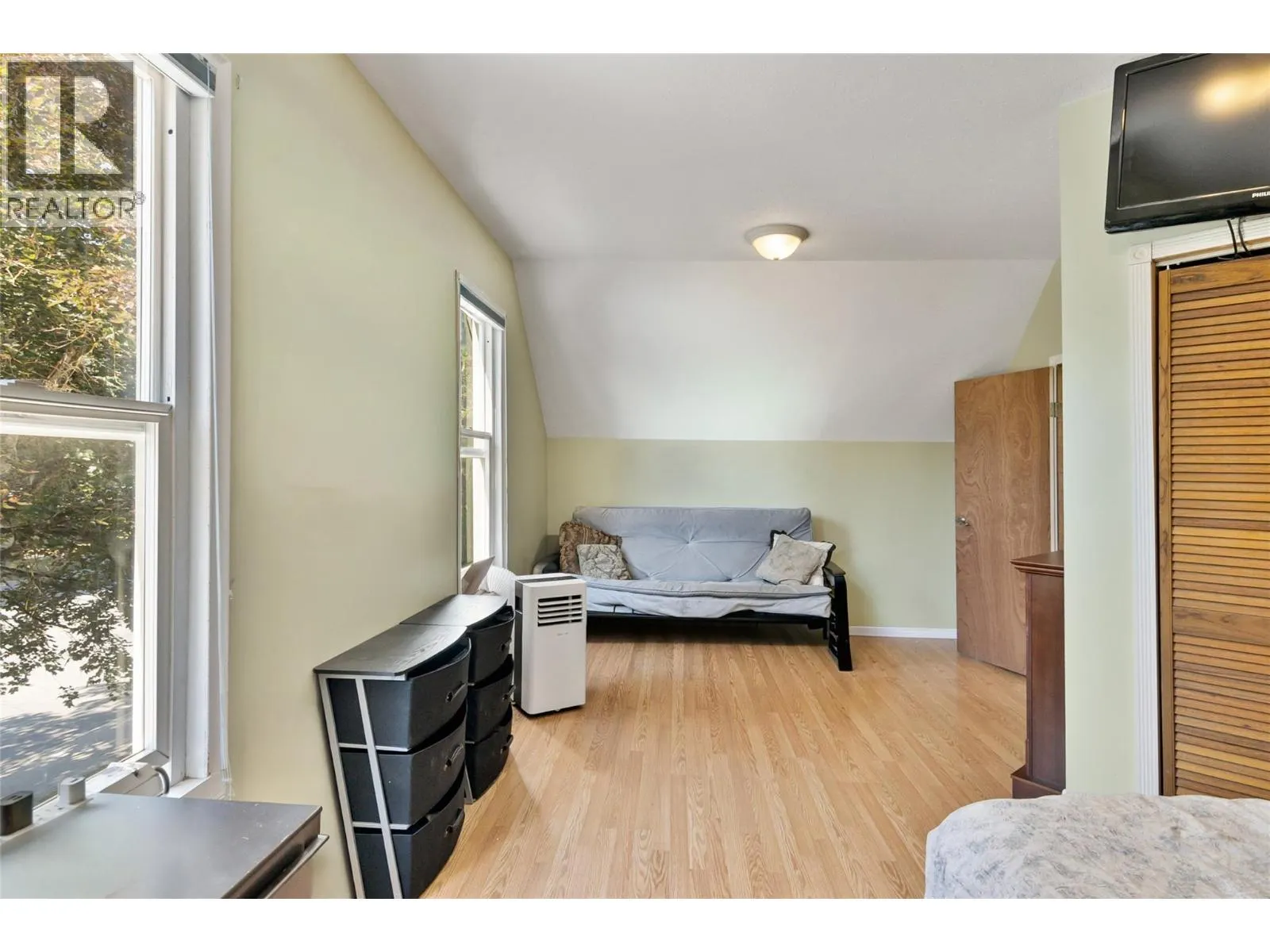 408 & 410 Mackenzie Avenue