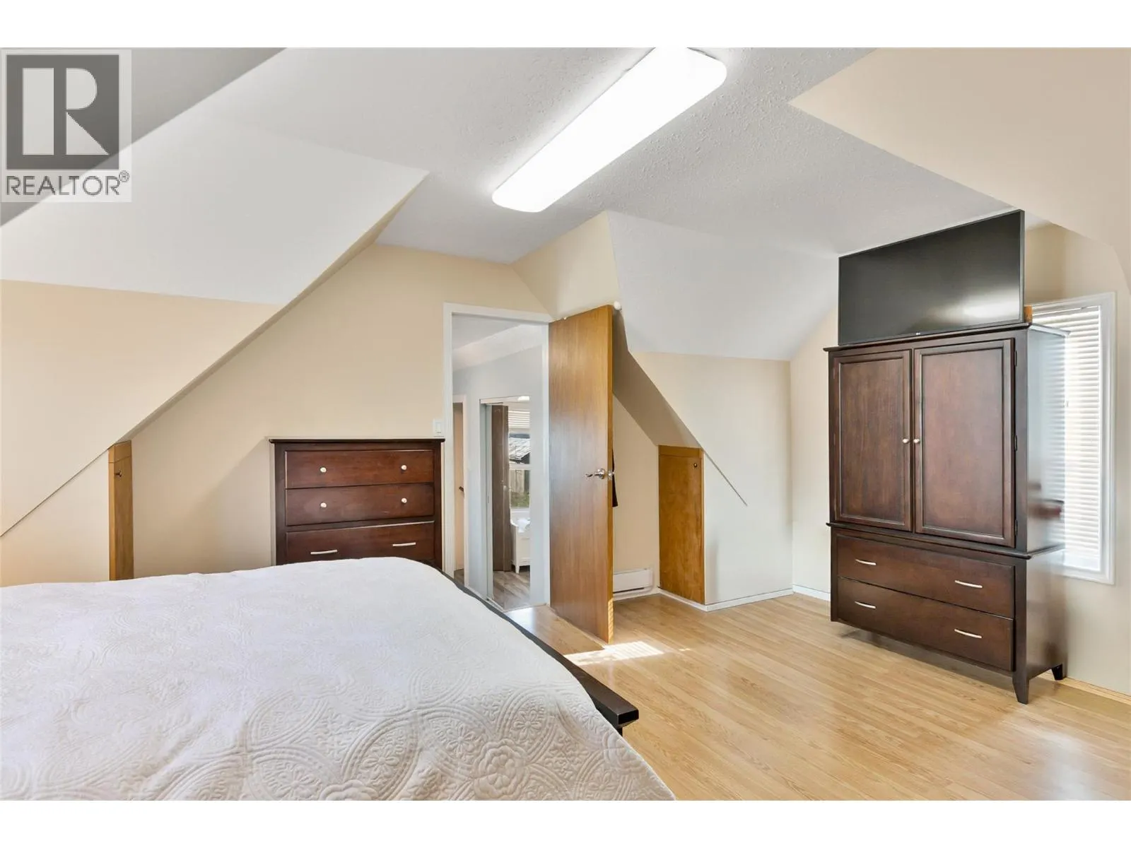 408 & 410 Mackenzie Avenue