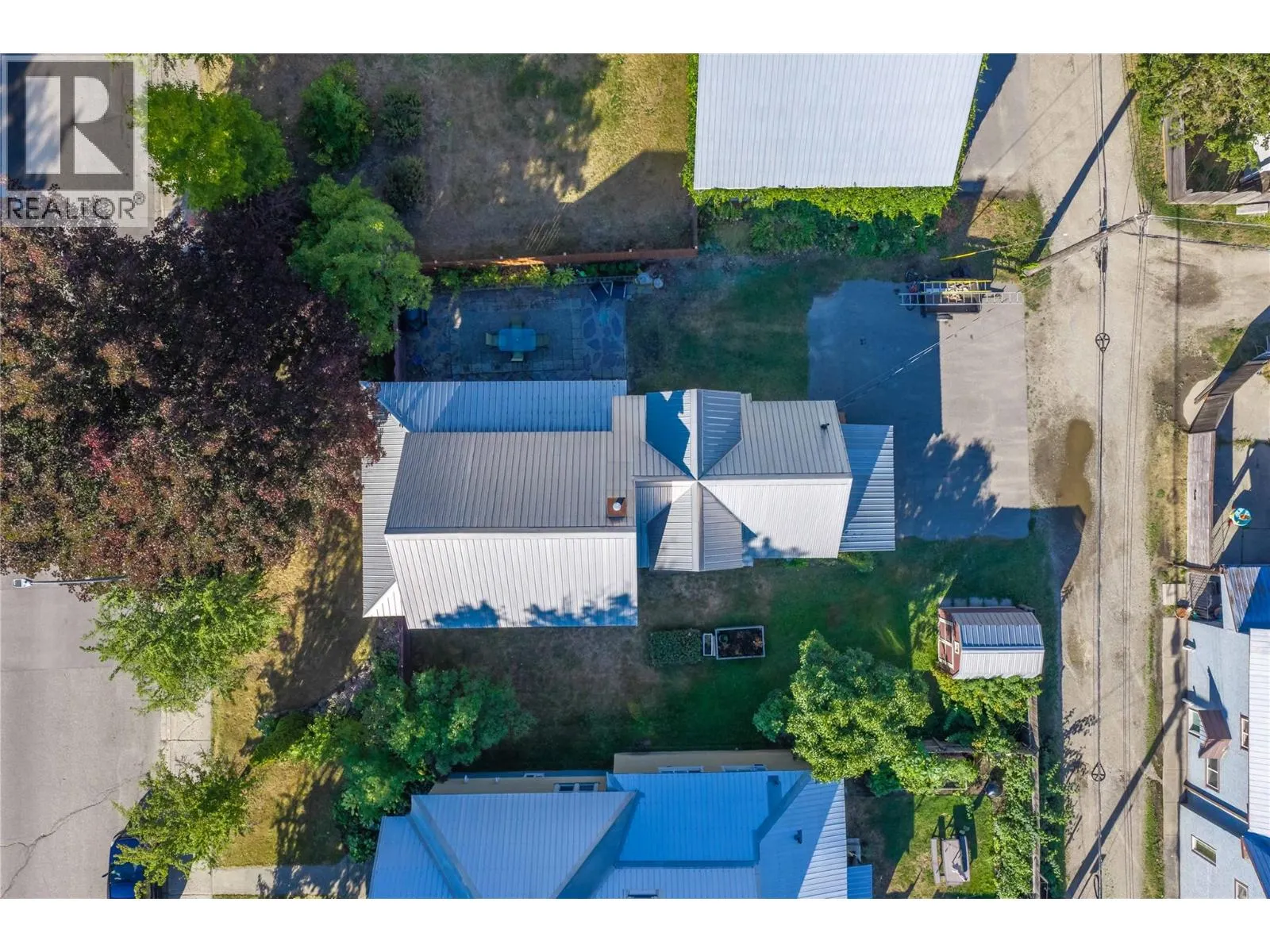 408 & 410 Mackenzie Avenue