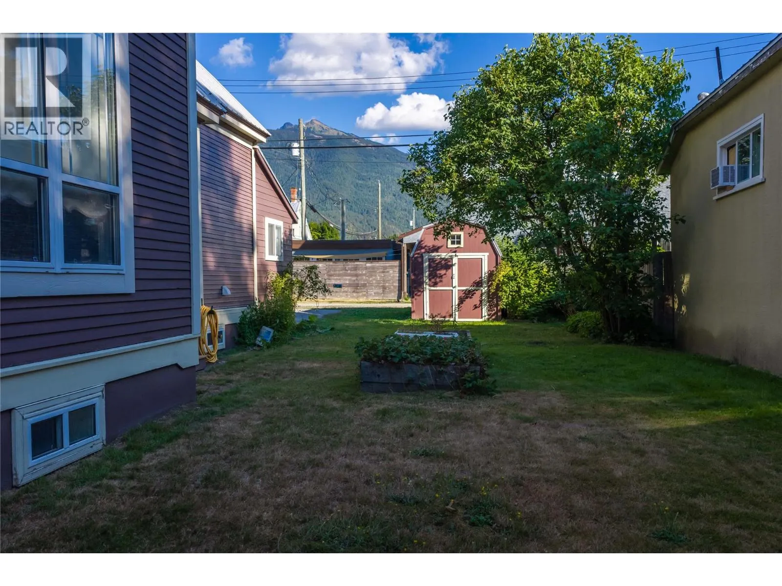 408 & 410 Mackenzie Avenue