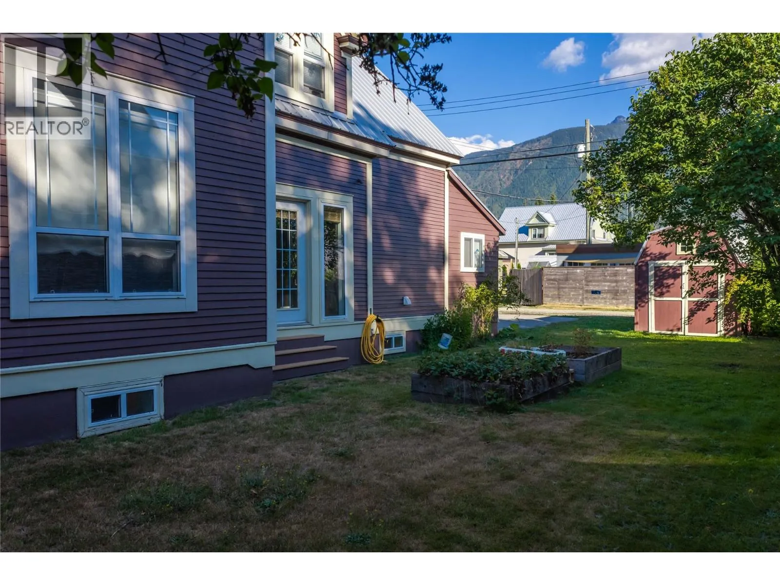 408 & 410 Mackenzie Avenue
